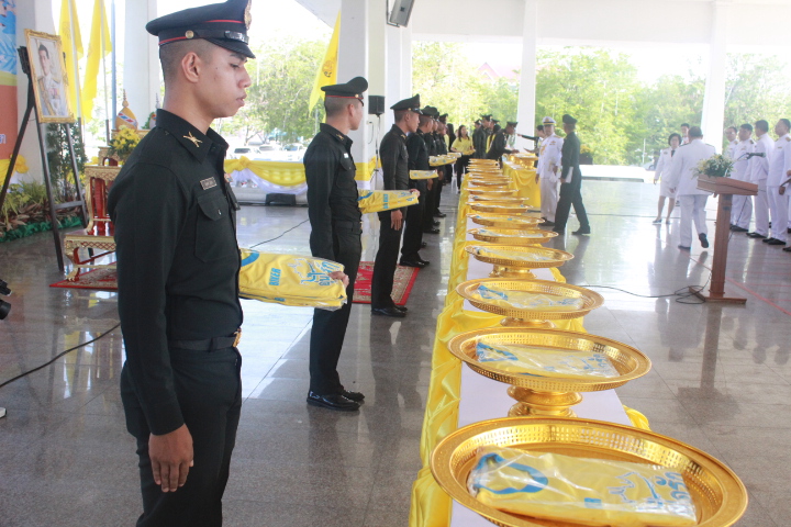 @แปดริ้ว:พิธีมอบเสื้อพระราชทาน กิจกรรม “Bike UnAiRak 2018”