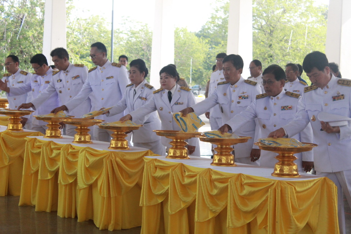 @แปดริ้ว:พิธีมอบเสื้อพระราชทาน กิจกรรม “Bike UnAiRak 2018”