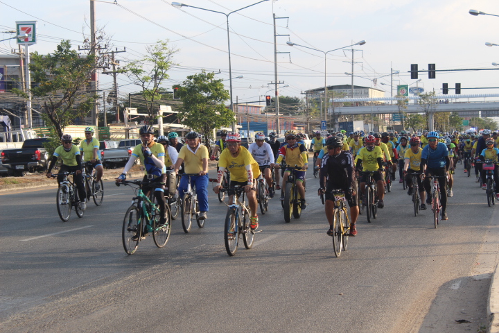 @แปดริ้ว:ซ้อมปั่น Bike อุ่นไอรัก