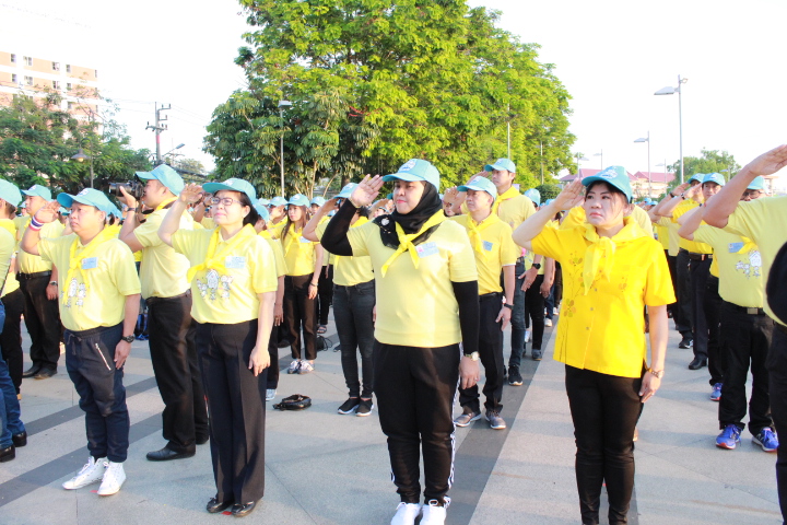 @แปดริ้ว: โครงการจิตอาสา ทำความดีด้วยหัวใจ กิจกรรมเดินรณรงค์ ไม่ทิ้ง ไม่เท ทุ่มทำความดี