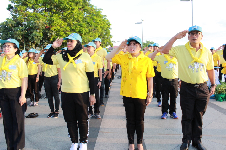 @แปดริ้ว: โครงการจิตอาสา ทำความดีด้วยหัวใจ กิจกรรมเดินรณรงค์ ไม่ทิ้ง ไม่เท ทุ่มทำความดี