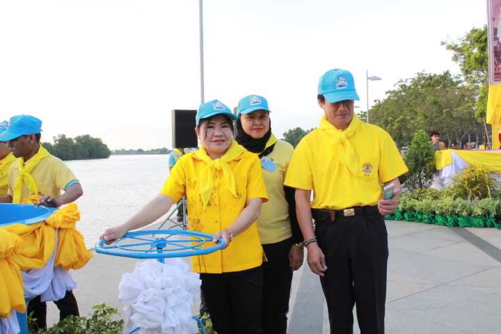 @แปดริ้ว: โครงการจิตอาสา ทำความดีด้วยหัวใจ กิจกรรมเดินรณรงค์ ไม่ทิ้ง ไม่เท ทุ่มทำความดี