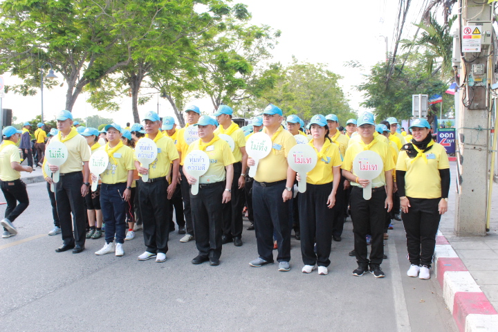@แปดริ้ว: โครงการจิตอาสา ทำความดีด้วยหัวใจ กิจกรรมเดินรณรงค์ ไม่ทิ้ง ไม่เท ทุ่มทำความดี