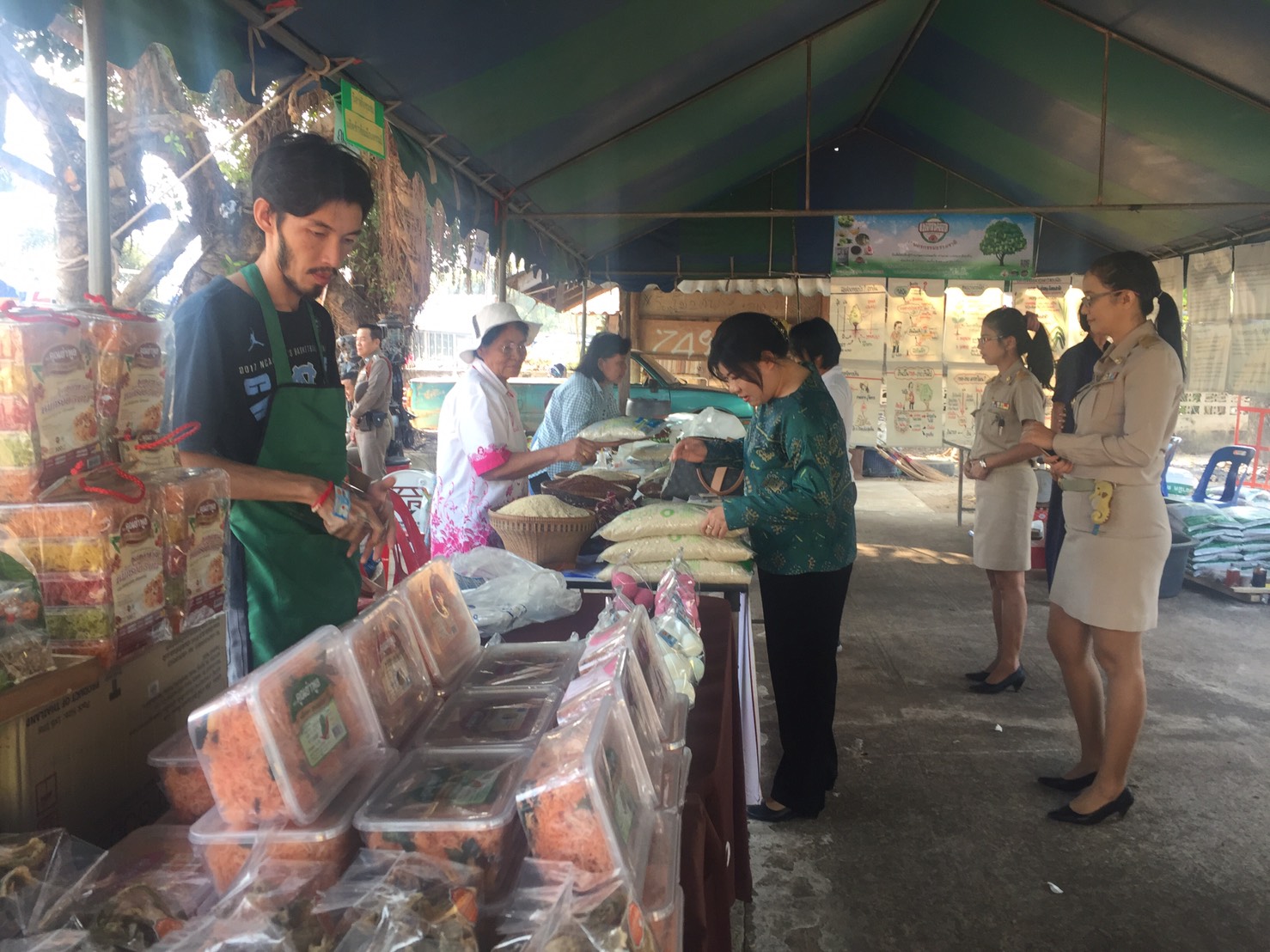 @แปดริ้ว:ผู้ว่าฯ พบประชาชนตามโครงการ “จังหวัดฉะเชิงเทรา บำบัดทุกข์ บำรุงสุข สร้างรอยยิ้มให้ประชาชน”