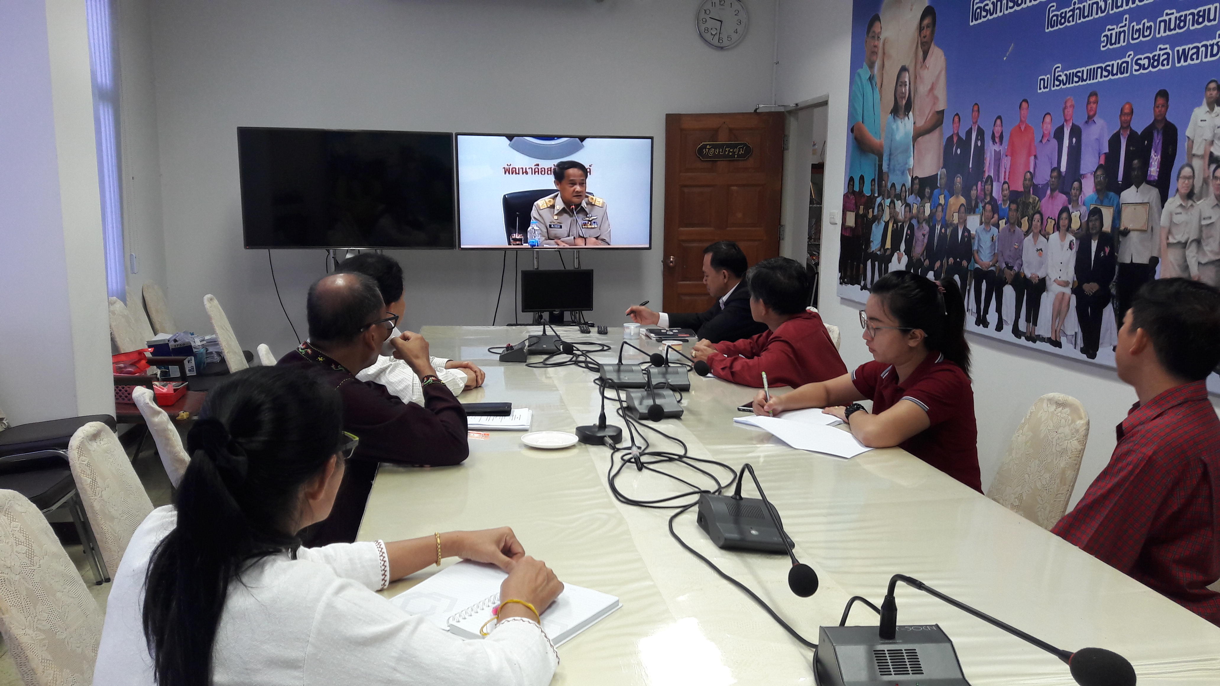 @แปดริ้ว:ร่วมรับฟังการประชุมกรมการพัฒนาชุมชน ครั้งที่ ๒/๒๕๖๒