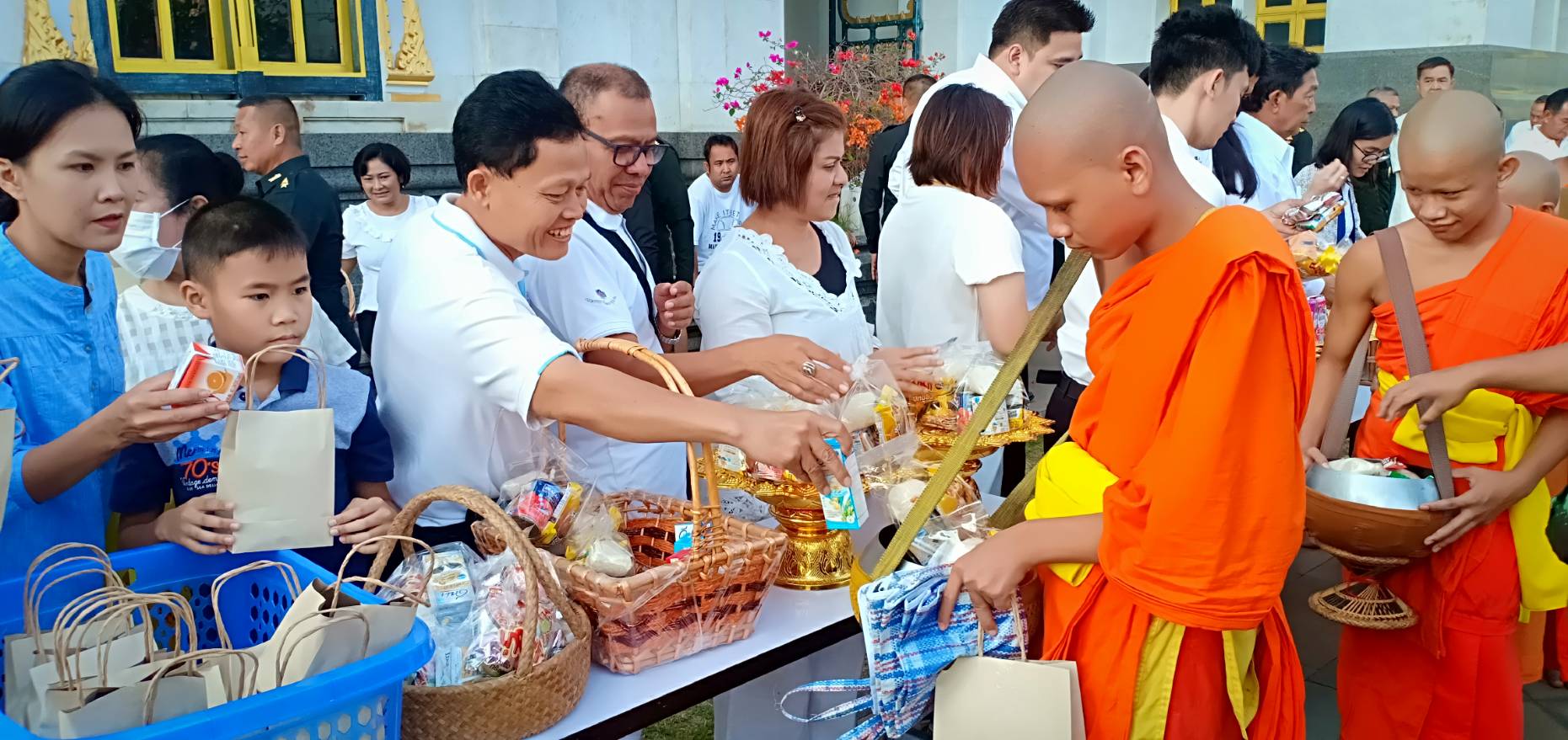 @ แปดริ้ว: วันมาฆบูชา วันสำคัญทางพุทธศาสนาของโลก