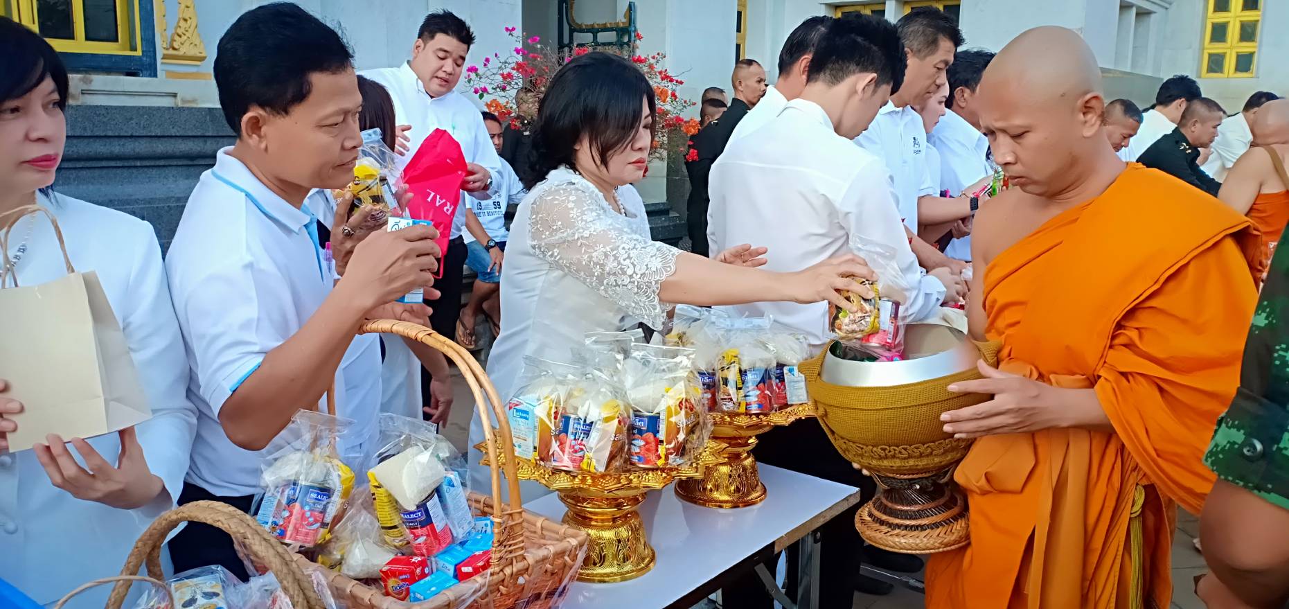 @ แปดริ้ว: วันมาฆบูชา วันสำคัญทางพุทธศาสนาของโลก