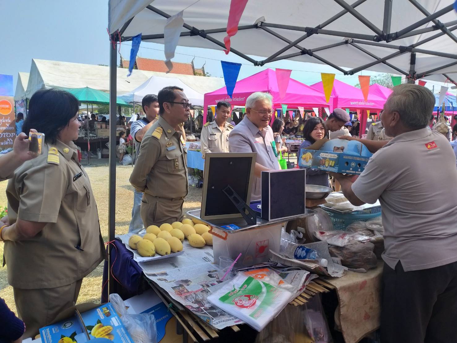 @แปดริ้ว: ออกหน่วยแพทย์ พอ.สว.และโครงการบำบัดทุกข์ บำรุงสุข อำเภอคลองเขื่อน