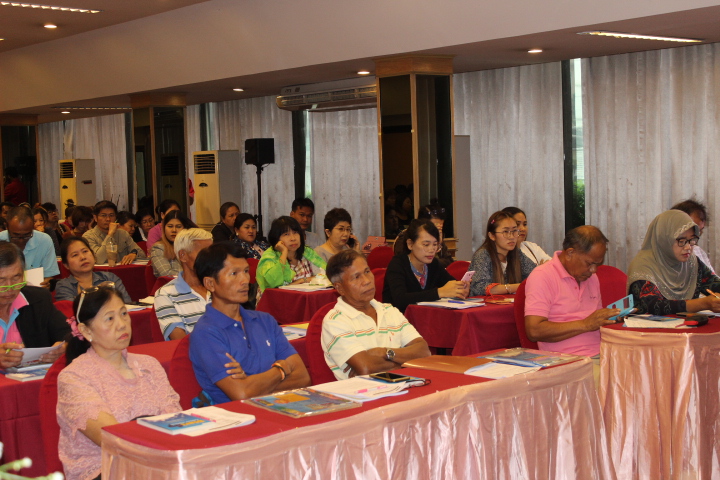 @แปดริ้ว:พัฒนาศักยภาพการบริหารจัดการและการตลาด แก่ผู้ผลิต/ผู้ประกอบการ OTOP