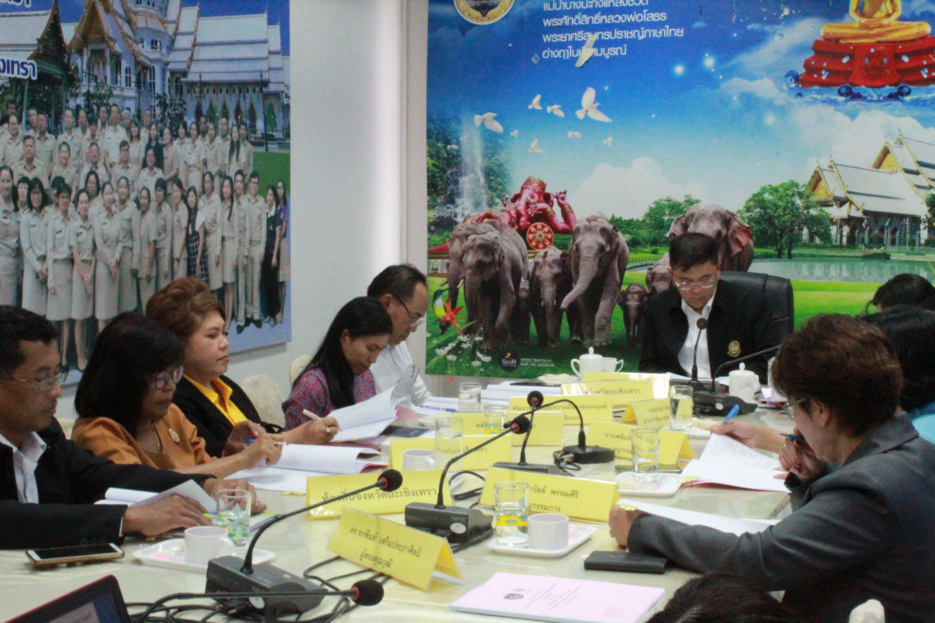@แปดริ้ว:ประชุมคณะอนุกรรมการบริหารกองทุนพัฒนาบทบาทสตรีระดับจังหวัด