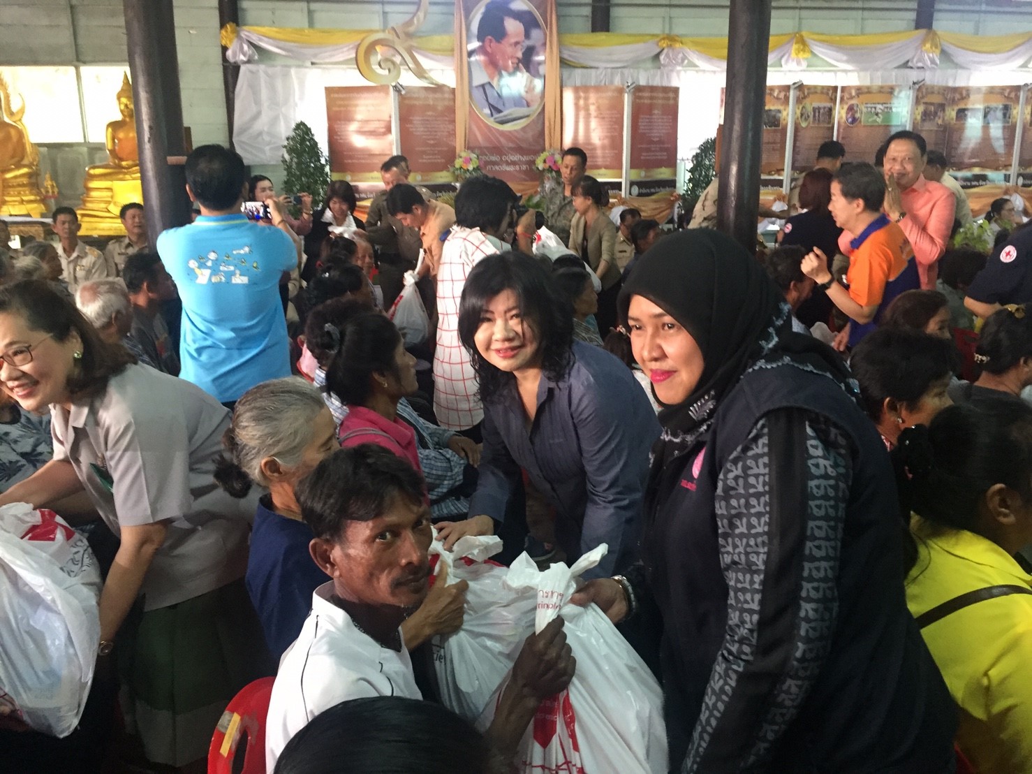 @แปดริ้ว: ออกหน่วยแพทย์ พอ.สว.และโครงการบำบัดทุกข์ บำรุงสุข อำเภอคลองเขื่อน