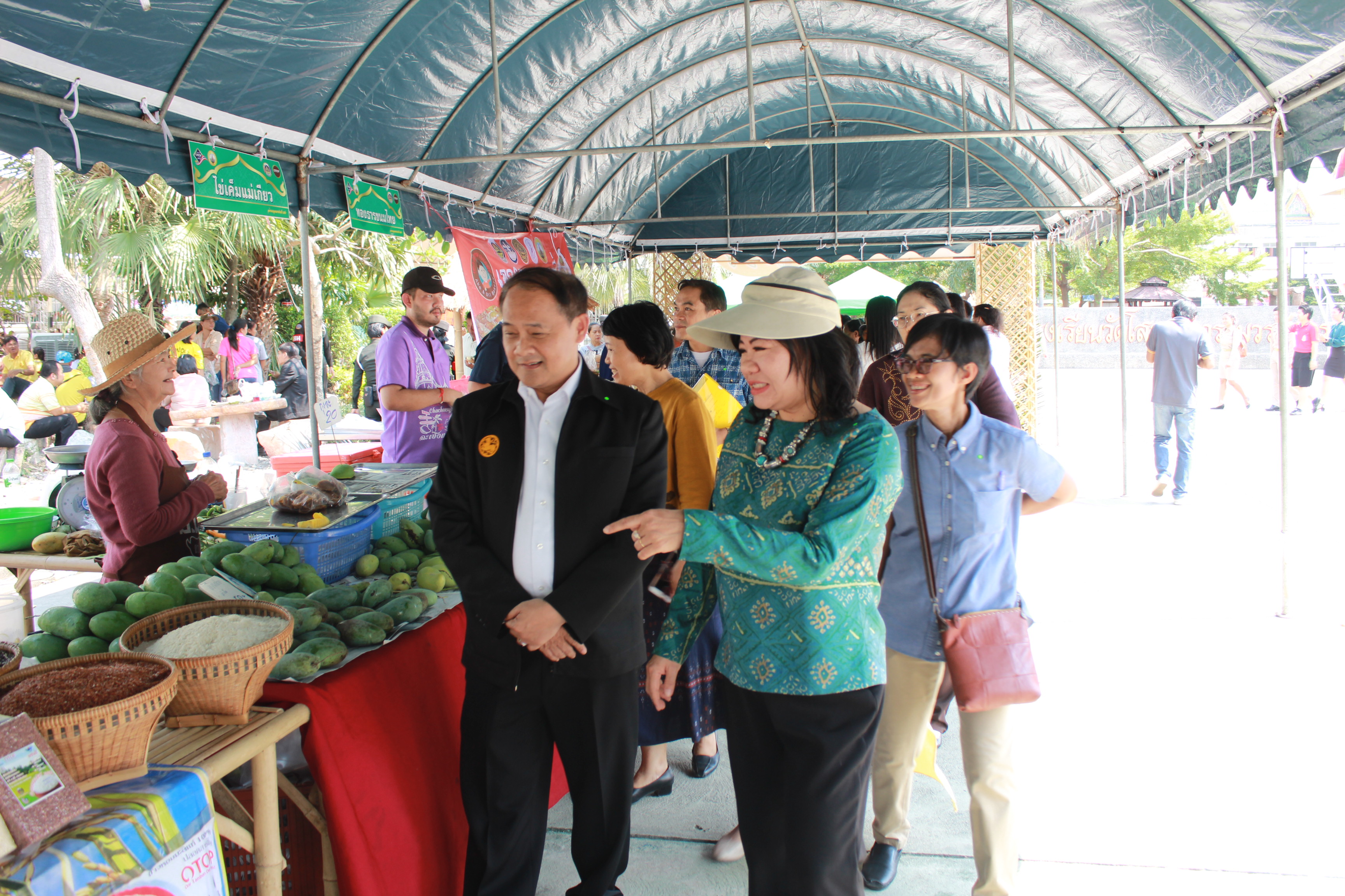 @แปดริ้ว:อธิบดี พช. เยี่ยมชมให้กำลังใจผู้ผลิต/ผู้ประกอบการ OTOP ฉะเชิงเทรา