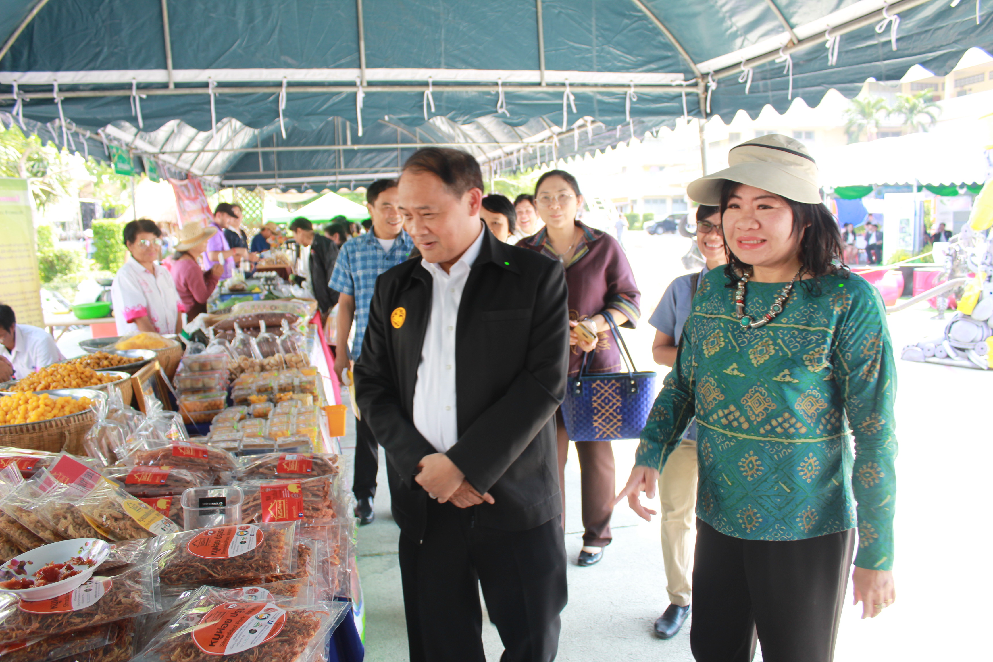 @แปดริ้ว:อธิบดี พช. เยี่ยมชมให้กำลังใจผู้ผลิต/ผู้ประกอบการ OTOP ฉะเชิงเทรา