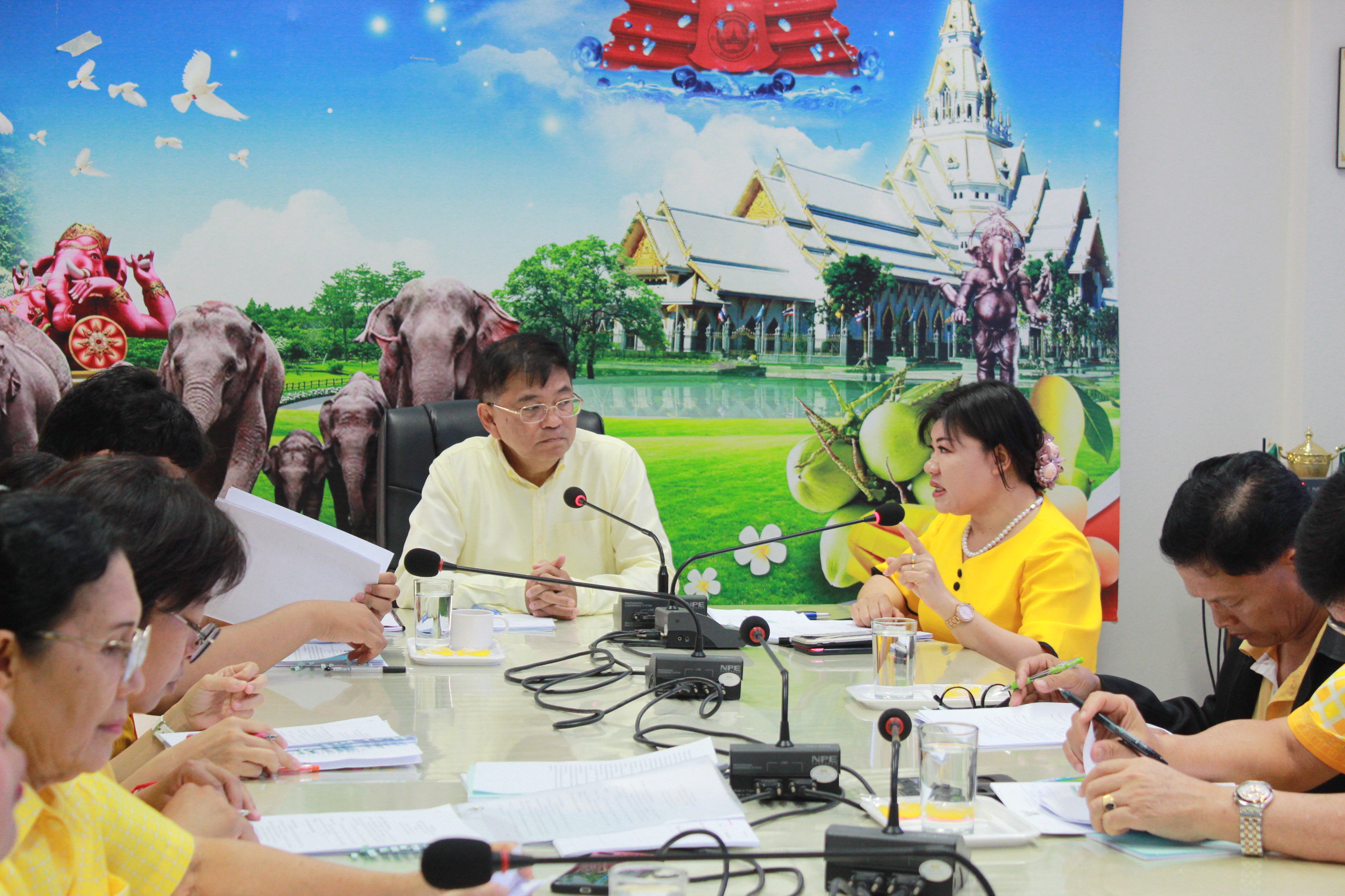 @แปดริ้ว:ประชุมคณะกรรมการคัดสรรหมู่บ้านเศรษฐกิจพอเพียง”อยู่เย็น เป็นสุข” และกิจกรรมพัฒนาชุมชนดีเด่น ประจำปี ๒๕๖๒