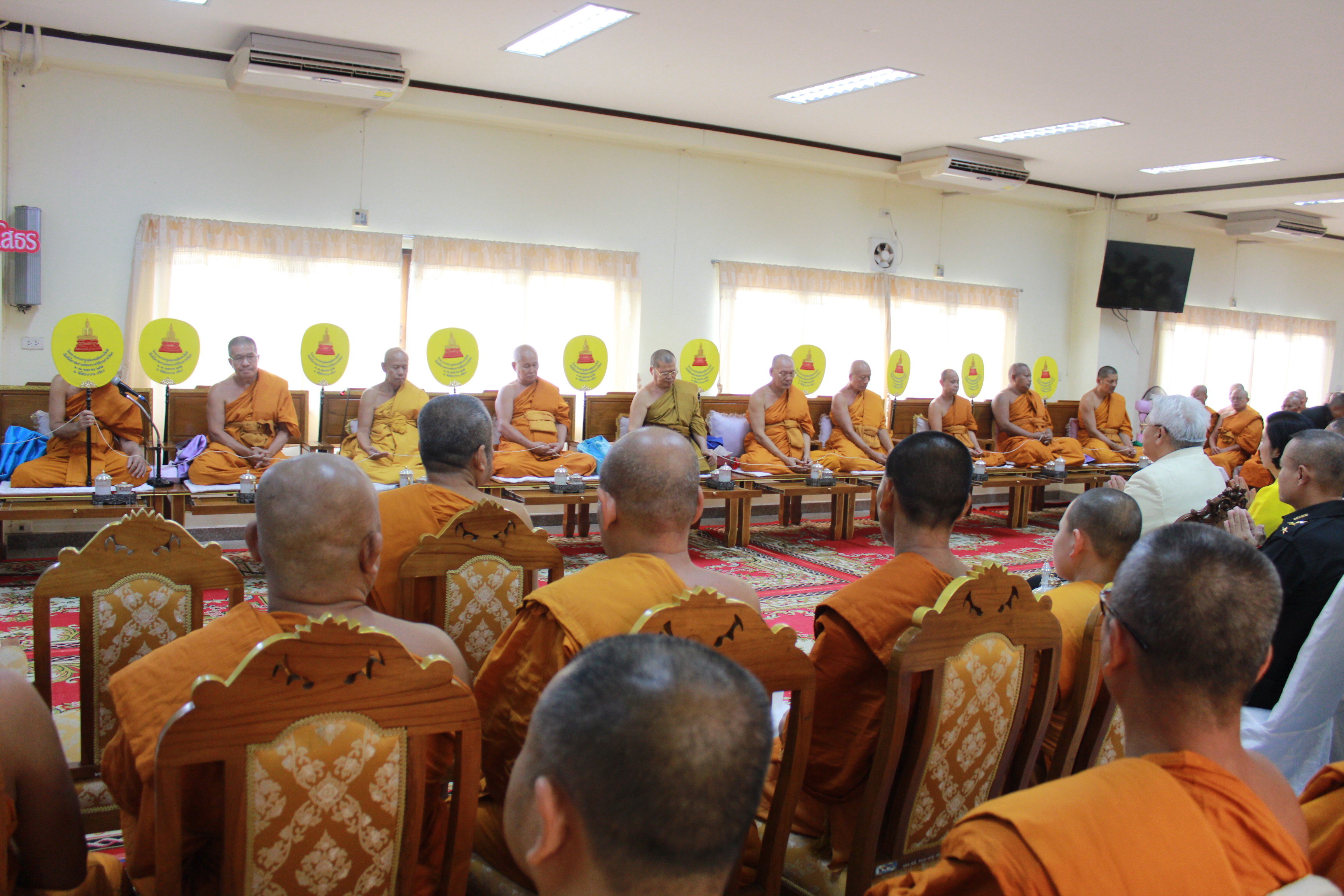 @แปดริ้ว:โครงการบรรพชาอุปสมบทเฉลิมพระเกียรติ เนื่องในโอกาศมหามงคลพระราชพิธีบรมราชาภิเษก
