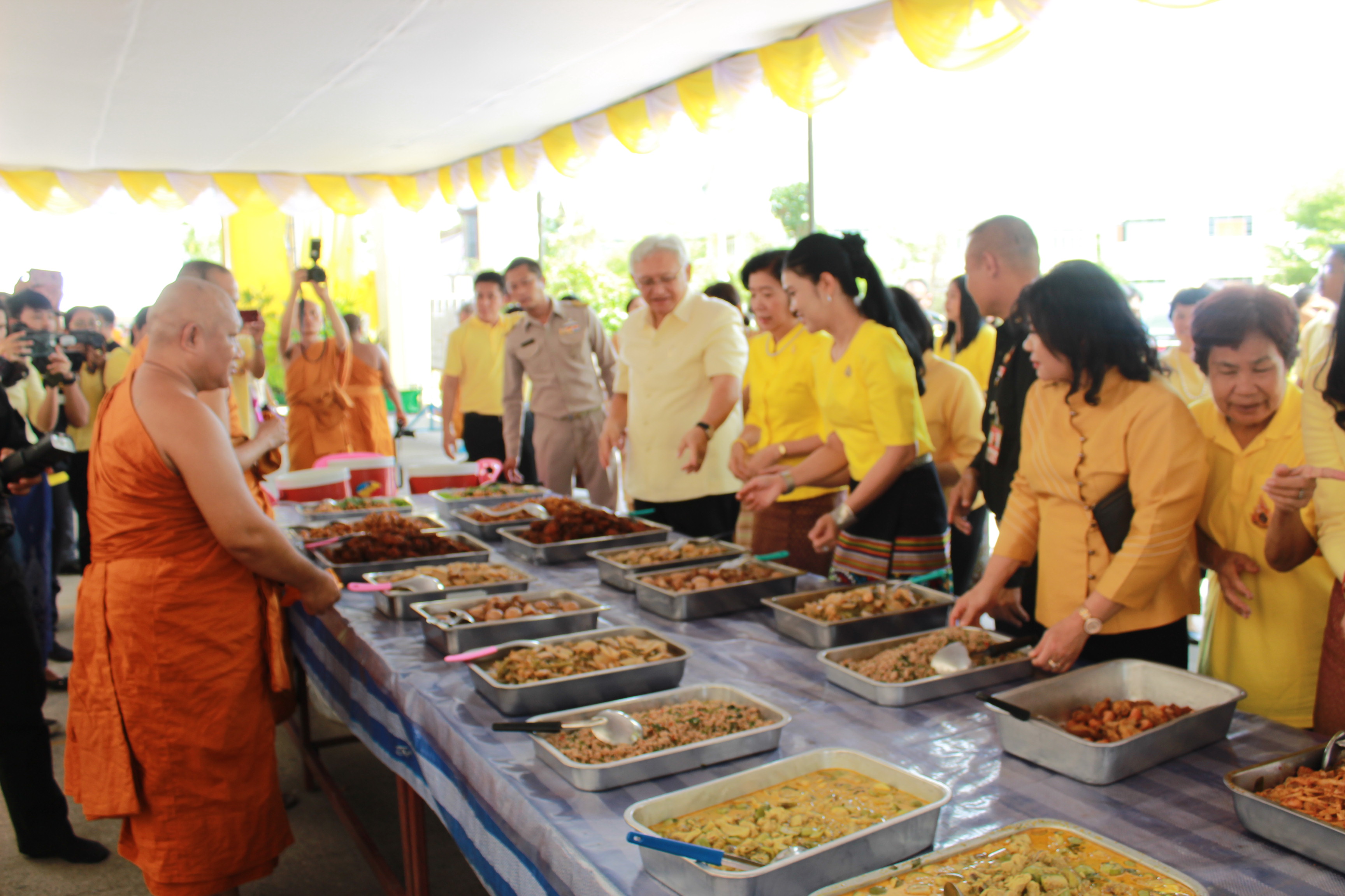 @แปดริ้ว:โครงการบรรพชาอุปสมบทเฉลิมพระเกียรติ เนื่องในโอกาศมหามงคลพระราชพิธีบรมราชาภิเษก