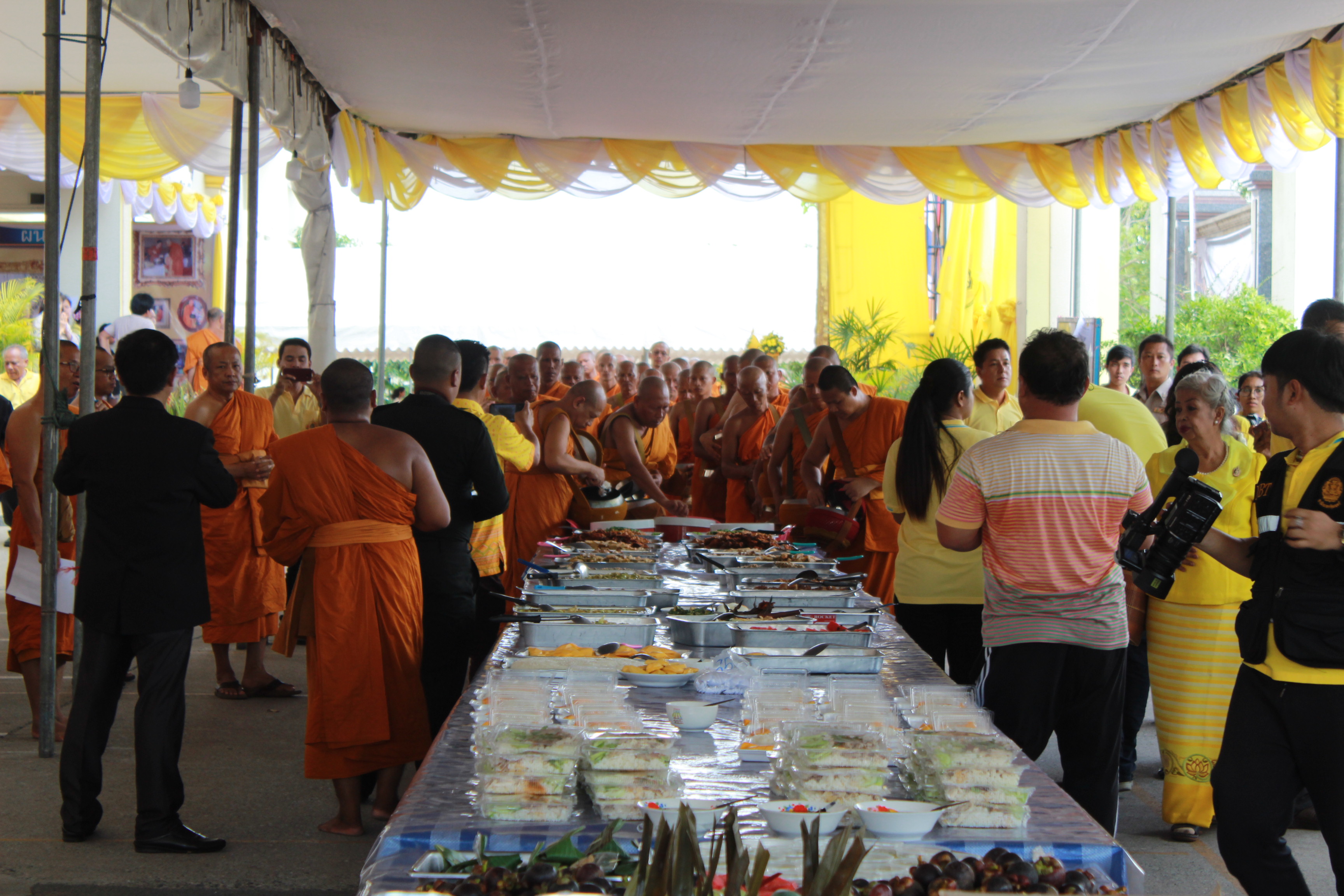 @แปดริ้ว:โครงการบรรพชาอุปสมบทเฉลิมพระเกียรติ เนื่องในโอกาศมหามงคลพระราชพิธีบรมราชาภิเษก