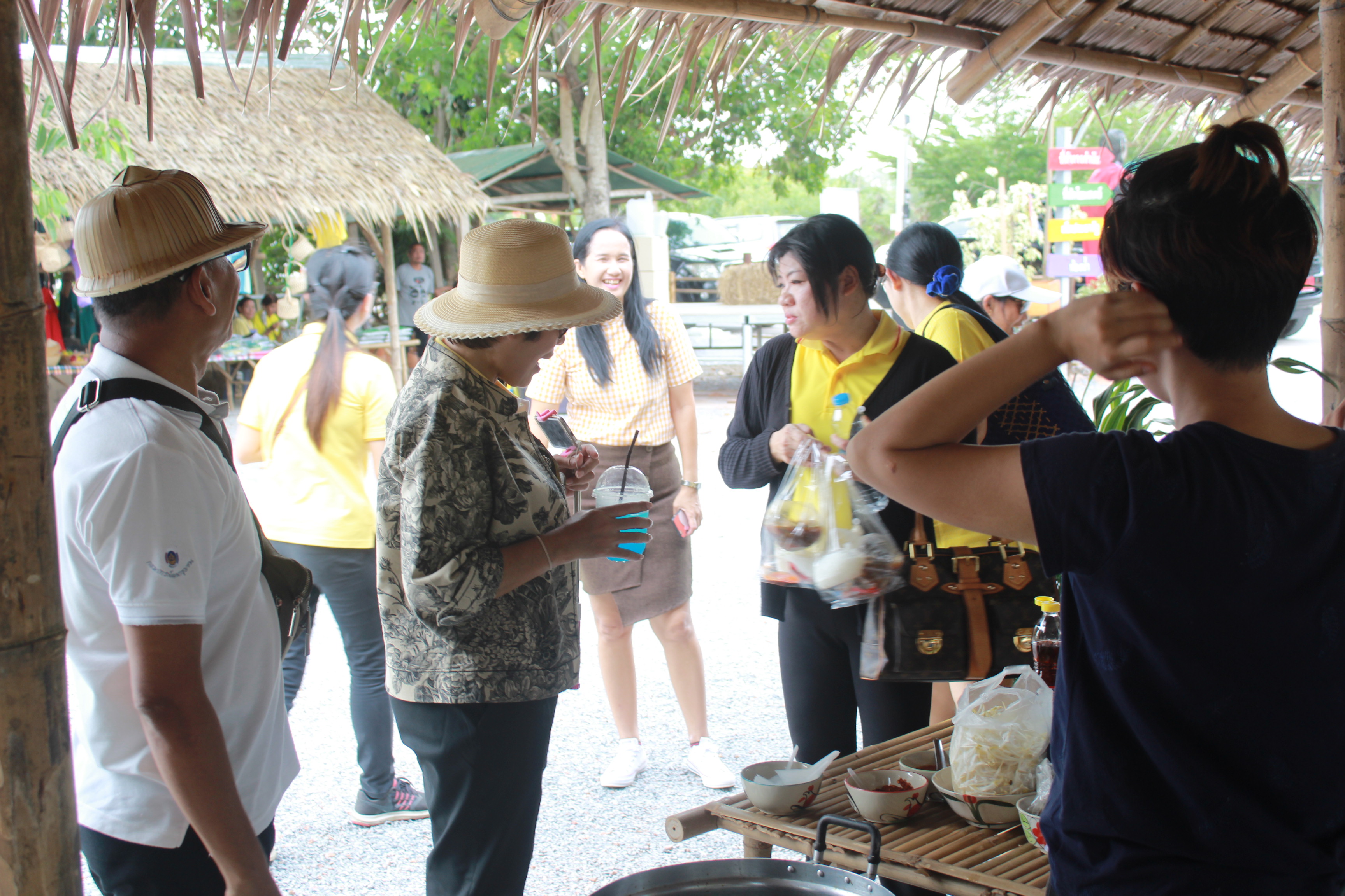 @แปดริ้ว:ผต.ลงพื้นที่ติดตามโครงการชุมชนท่องเที่ยว OTOP นวัตวิถี