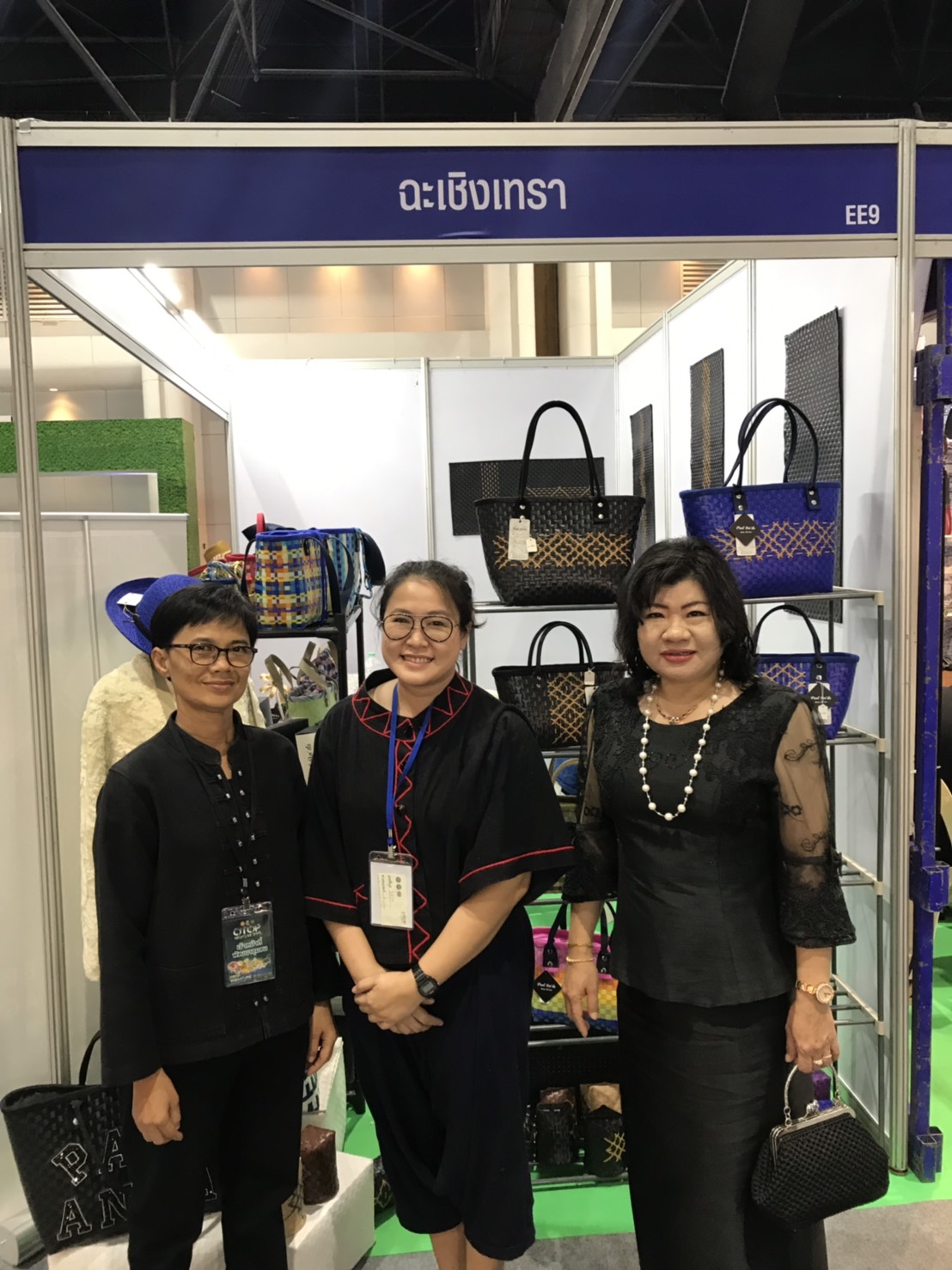 @ แปดริ้ว: พจ.ร่วมพิธีเปิดงาน OTOP Midyear 2019 เมืองทองธานี