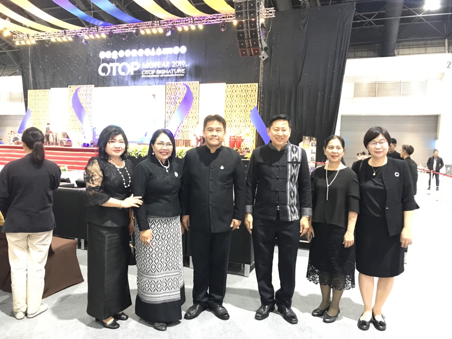 @ แปดริ้ว: พจ.ร่วมพิธีเปิดงาน OTOP Midyear 2019 เมืองทองธานี