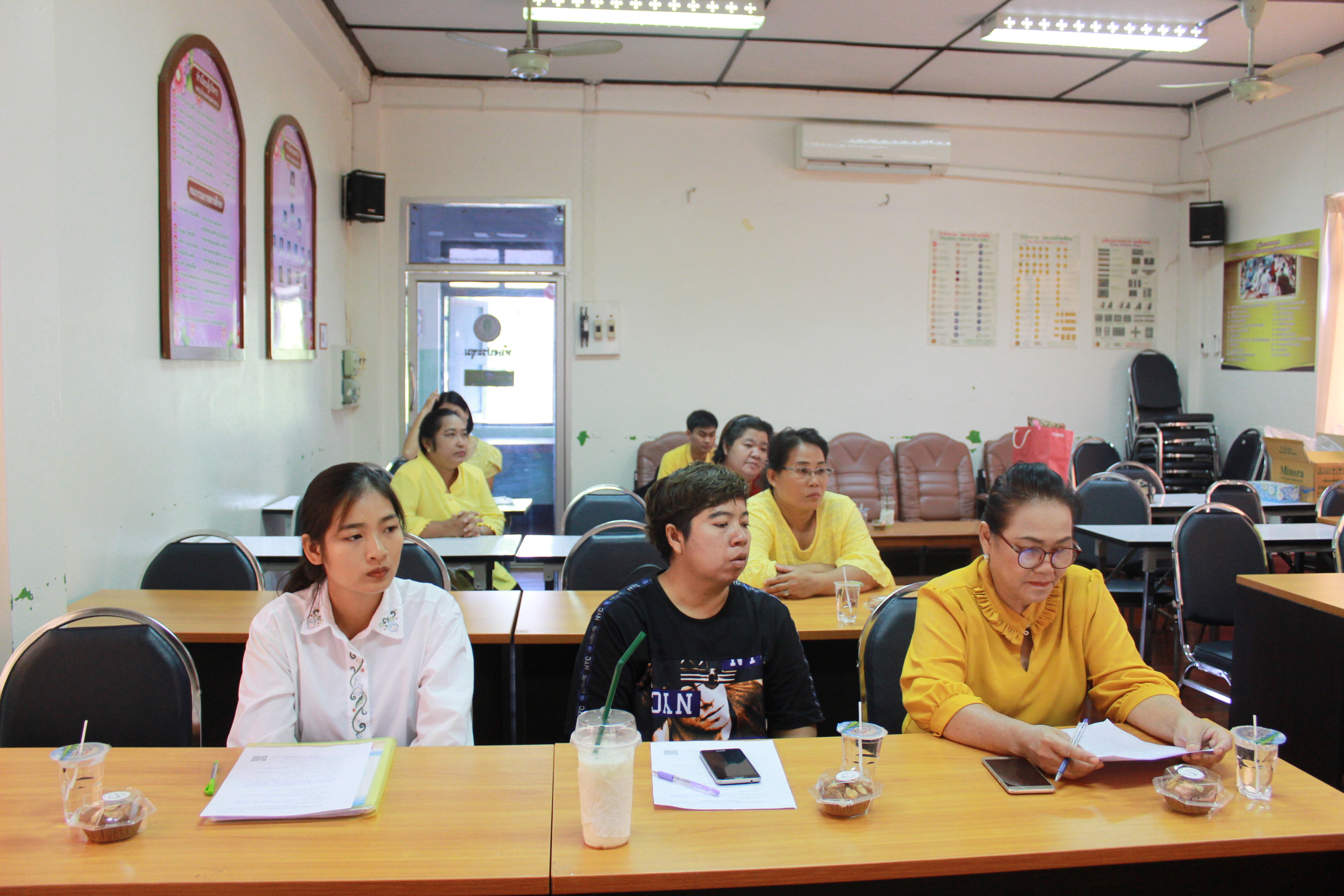 @ แปดริ้ว: การเชื่อมโยงการตลาดสินค้า OTOP ในระบบ E-commer