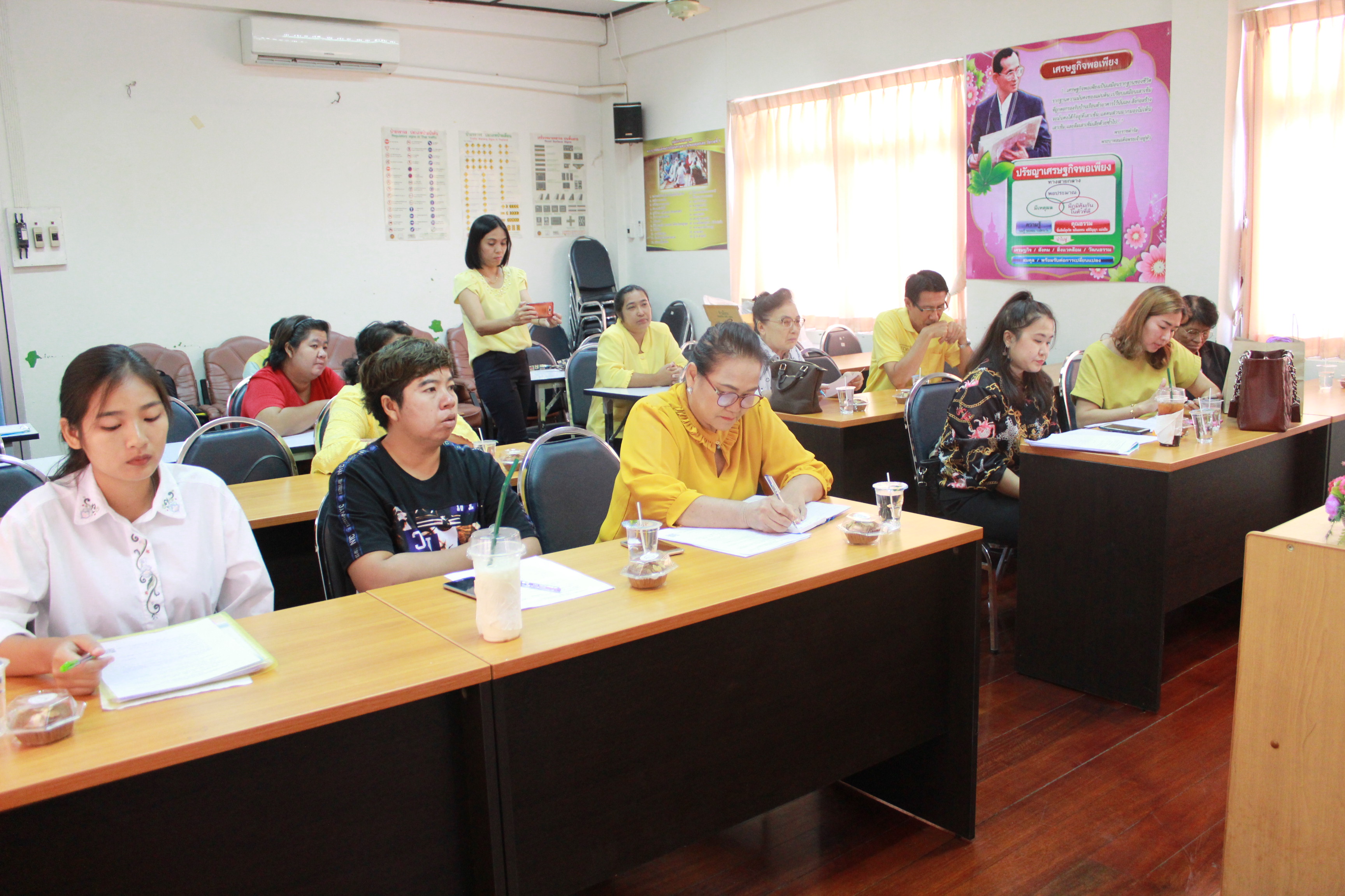 @ แปดริ้ว: การเชื่อมโยงการตลาดสินค้า OTOP ในระบบ E-commer