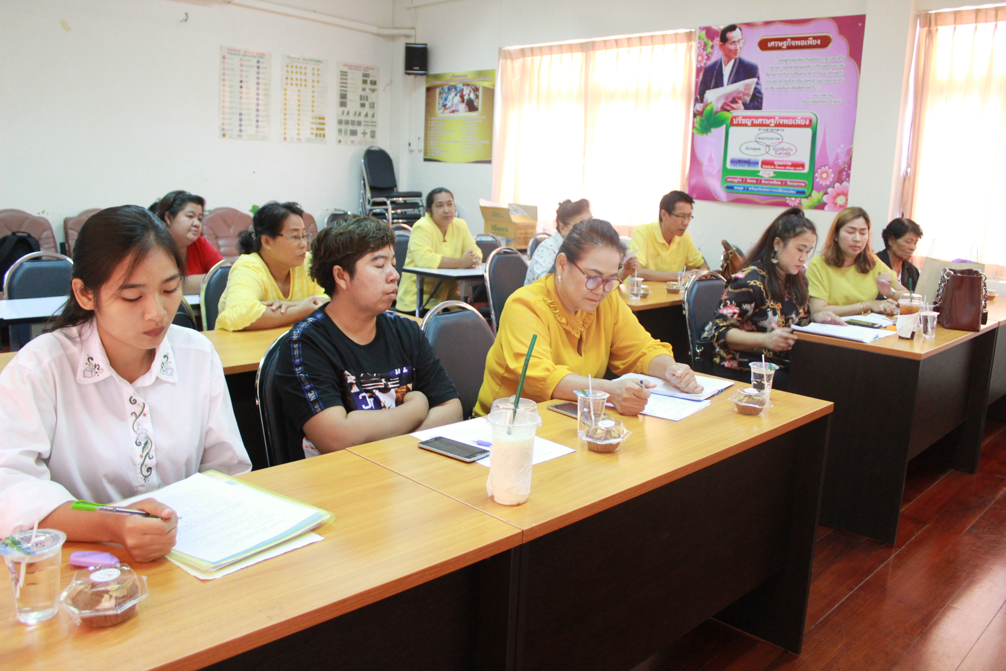 @ แปดริ้ว: การเชื่อมโยงการตลาดสินค้า OTOP ในระบบ E-commer