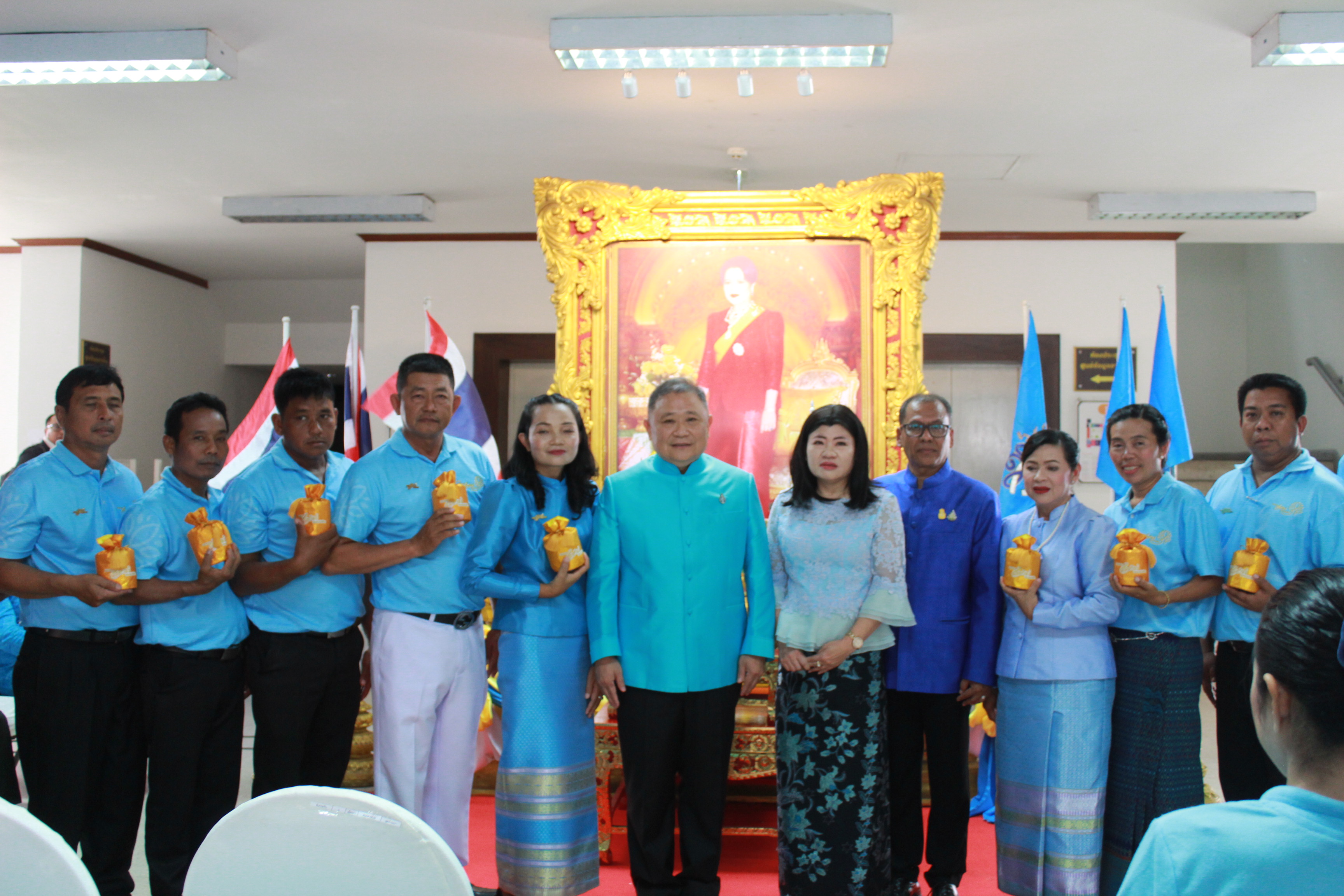 @แปดิ้ว:พิธีมอบเงินขวัญถุง “กองทุนแม่ของแผ่นดิน”ปี ๒๕๖๒