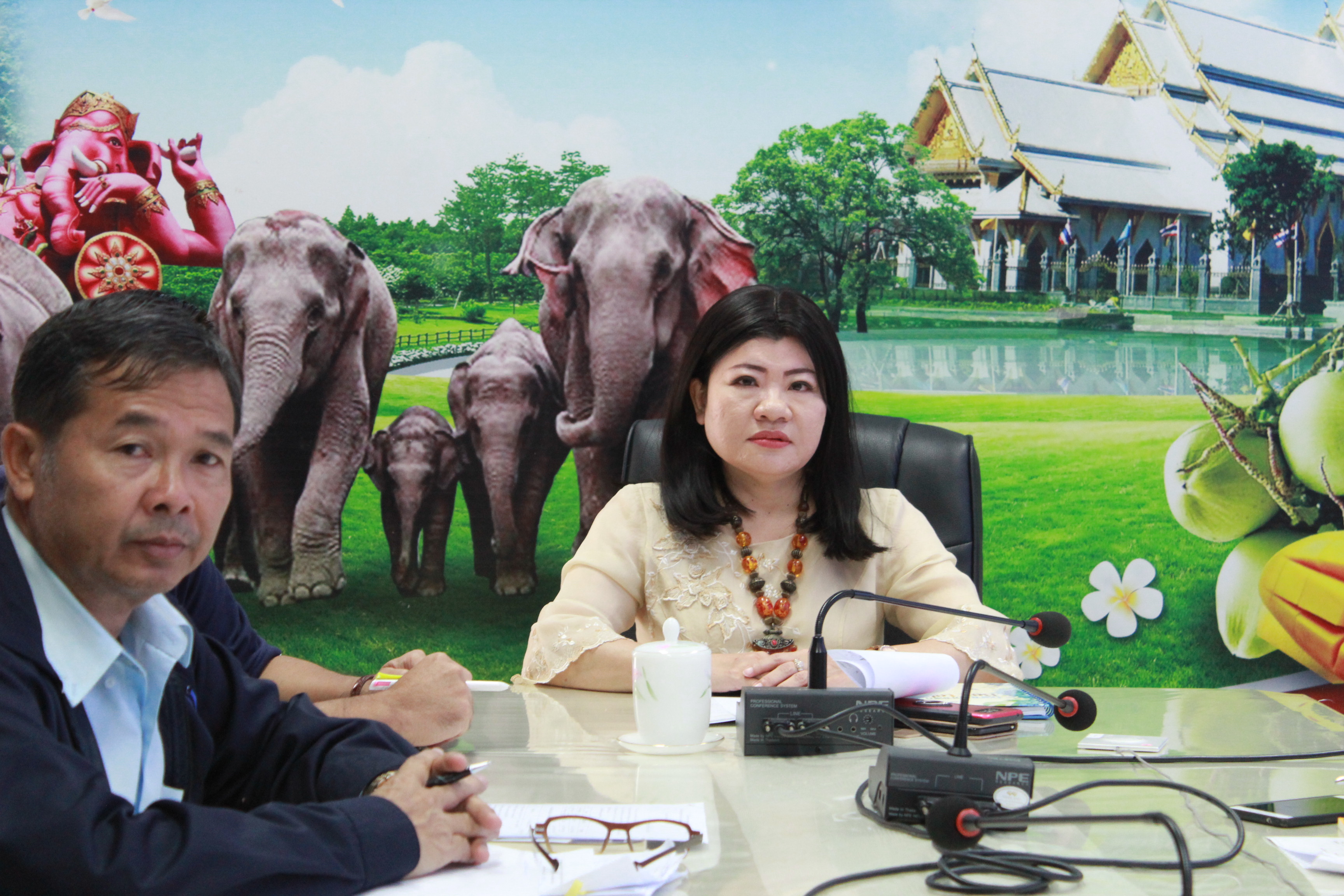 @แปดริ้ว:ร่วมรับฟังการประชุมกรมการพัฒนาชุมชน ครั้งที่ ๙/๒๕๖๒