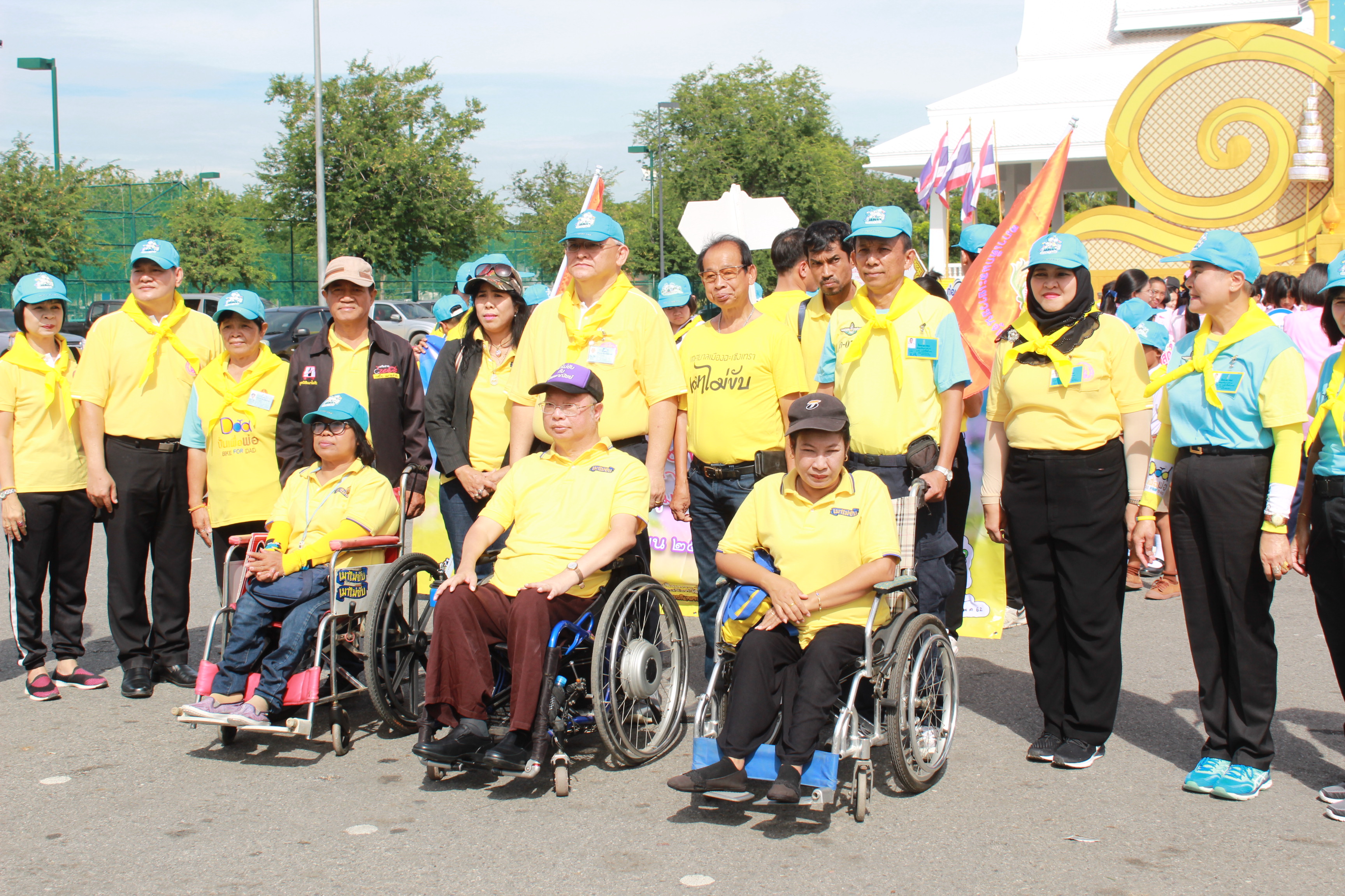 @แปดริ้ว:ร่วมกิจกรรม พม.ห่วงใย ดูแลทุกข์สุข  ปั่นปันน้ำใจให้ผู้ด้อยโอกาสเฉลิมพระเเกียรติเนื่องในโอกาสมหามงคลพระบรมราชาภิเศกและงานวันเยาวชนแห่งชาติจังหวัดฉะเชิงเทรา ปี ๒๕๖๒