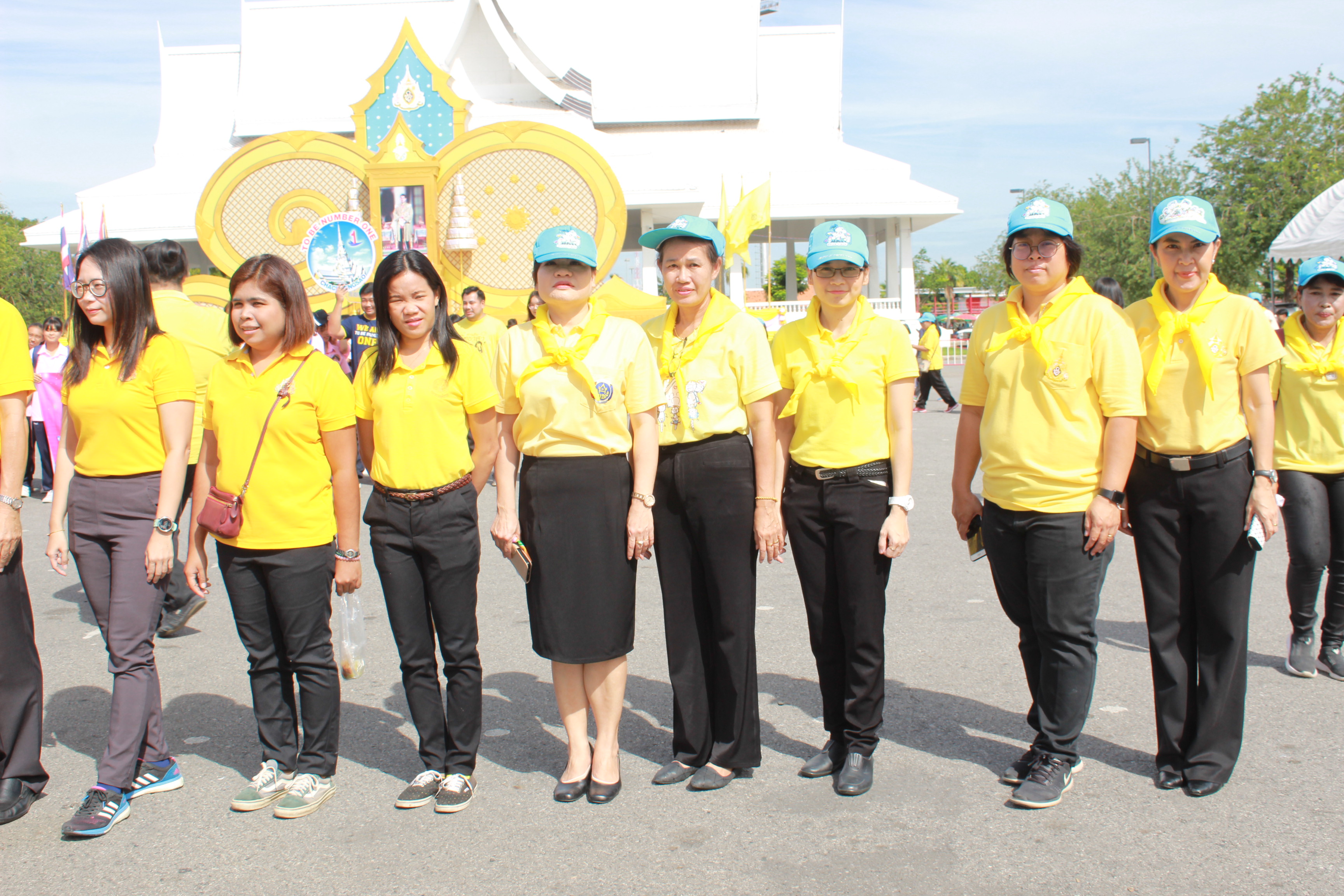 @แปดริ้ว:ร่วมกิจกรรม พม.ห่วงใย ดูแลทุกข์สุข  ปั่นปันน้ำใจให้ผู้ด้อยโอกาสเฉลิมพระเเกียรติเนื่องในโอกาสมหามงคลพระบรมราชาภิเศกและงานวันเยาวชนแห่งชาติจังหวัดฉะเชิงเทรา ปี ๒๕๖๒