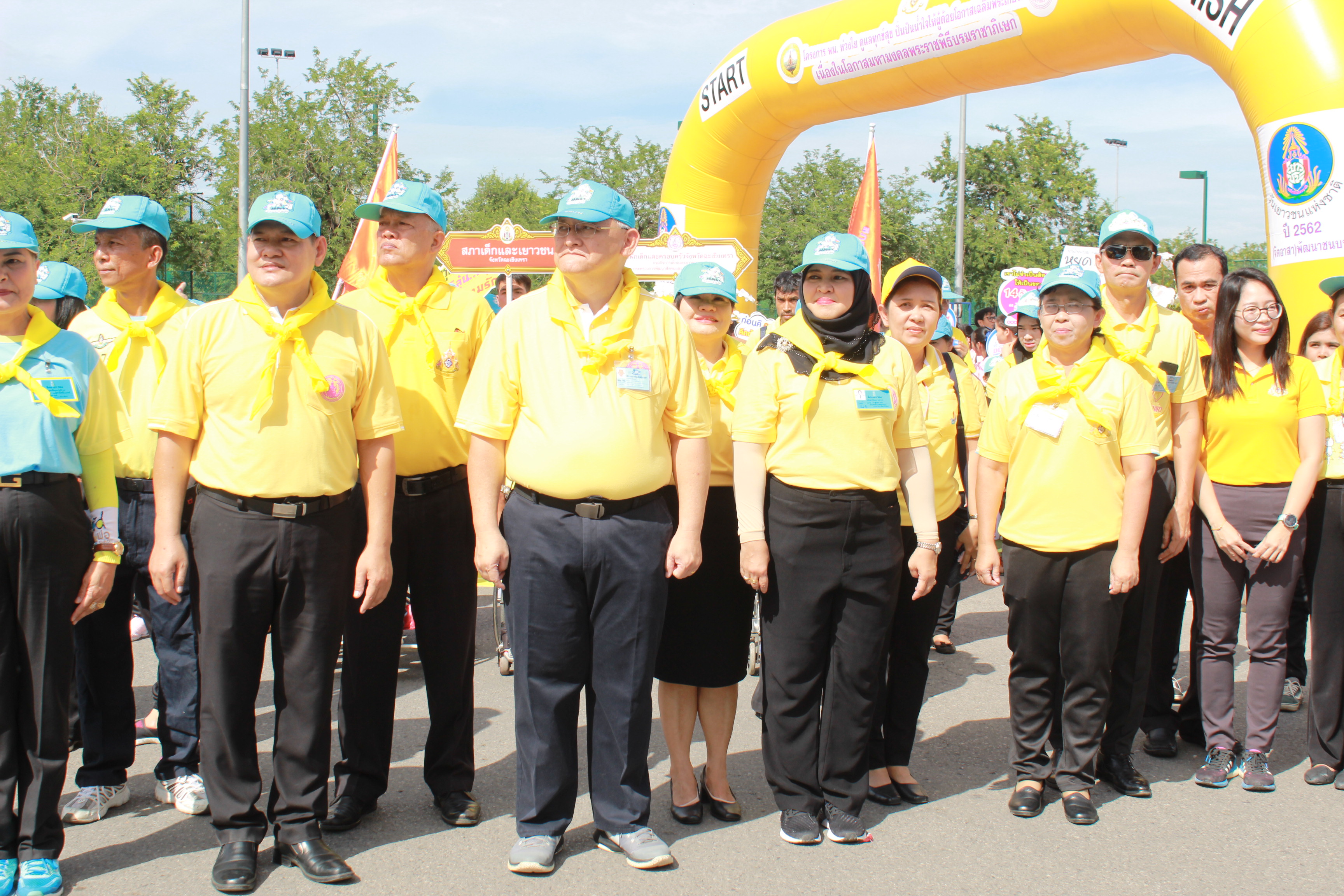 @แปดริ้ว:ร่วมกิจกรรม พม.ห่วงใย ดูแลทุกข์สุข  ปั่นปันน้ำใจให้ผู้ด้อยโอกาสเฉลิมพระเเกียรติเนื่องในโอกาสมหามงคลพระบรมราชาภิเศกและงานวันเยาวชนแห่งชาติจังหวัดฉะเชิงเทรา ปี ๒๕๖๒