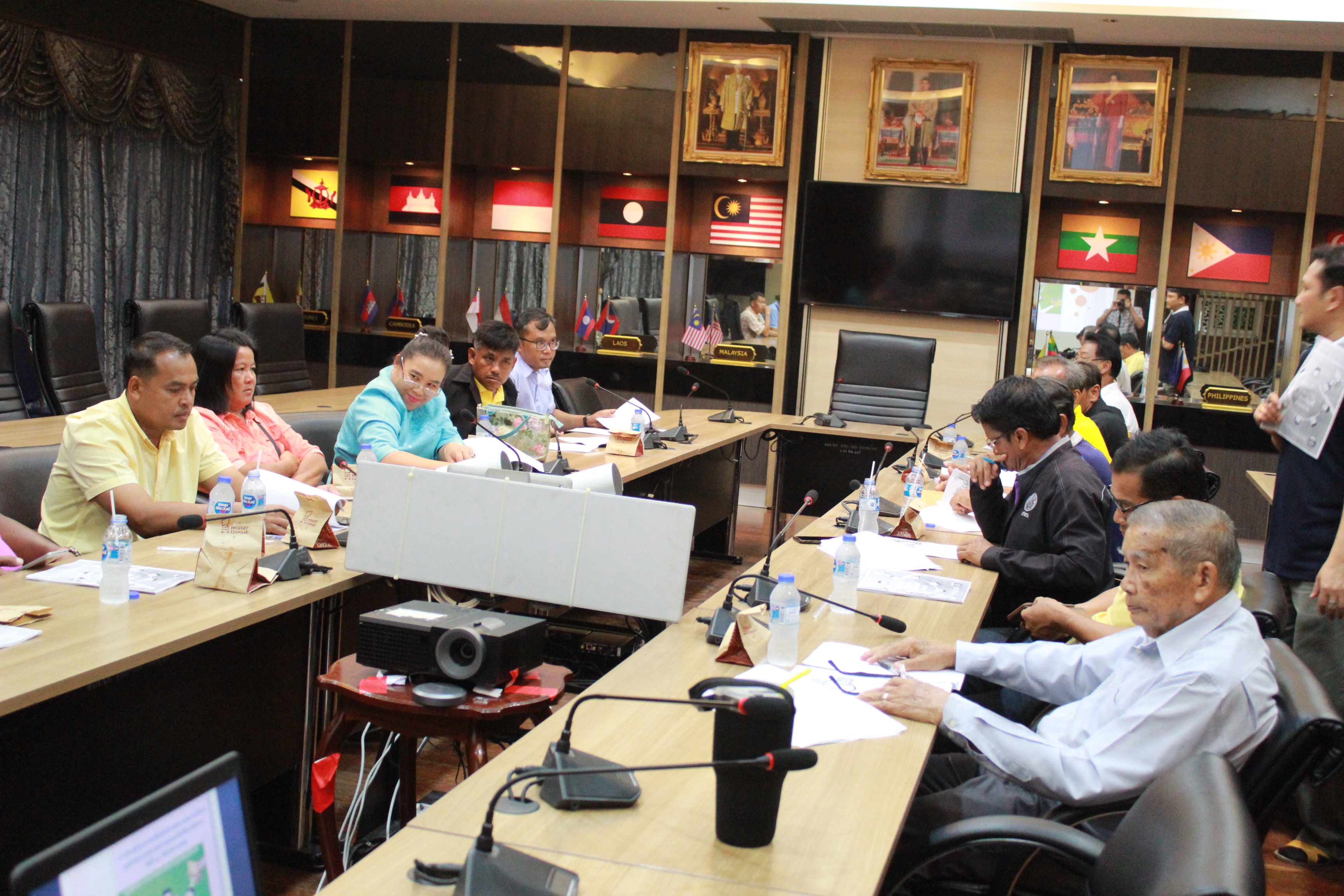 @แปดริ้ว:ประชุมคัดเลือกคณะกรรมการศูนย์ประสานงานองค์การชุมชนระดับจังหวัด(ศอช.จ.)