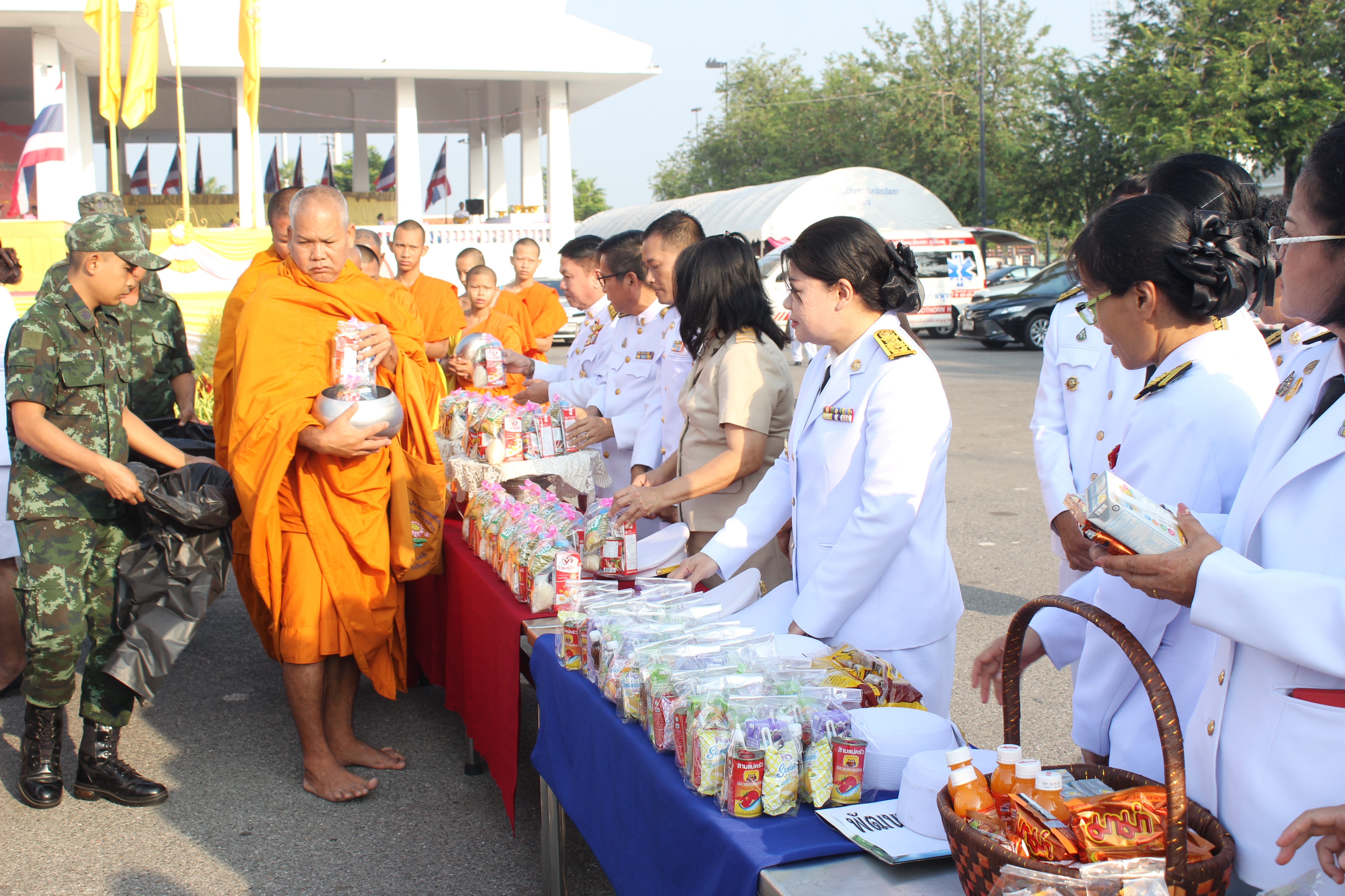 @ฉะเชิงเทรา:แม่น้ำบางปะกงแหล่งชีวิต พระศักดิ์สิทธิ์หลวงพ่อโสธร : พิธีบำเพ็ญกุศลและพิธีวางพวงมาลา เนื่องในวันคล้ายวันสวรรคต รัชกาลที่ ๕