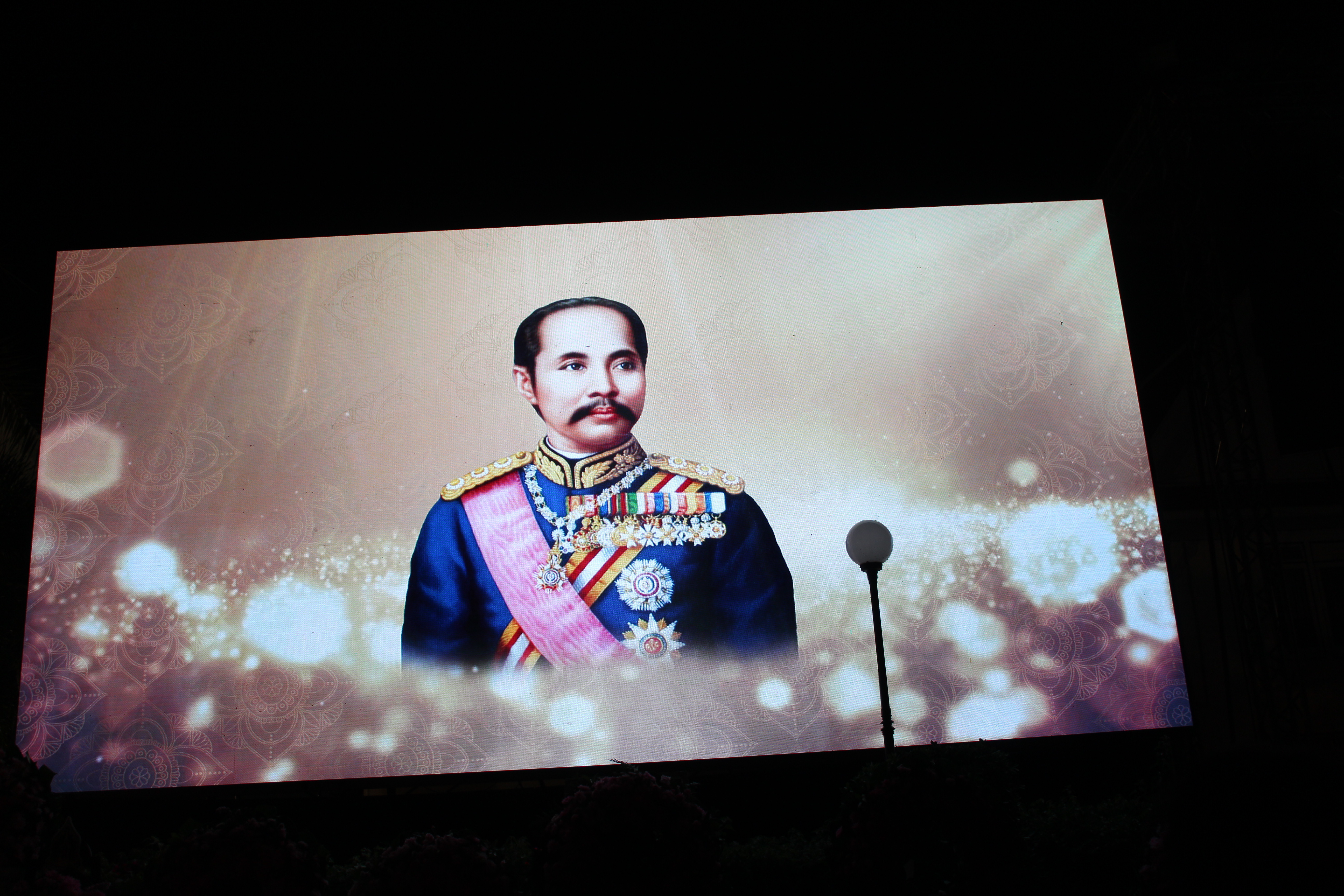 @ฉะเชิงเทรา:แม่น้ำบางปะกงแหล่งชีวิต พระศักดิ์สิทธิ์หลวงพ่อโสธร ; จุดเทียนเพื่อน้อมรำลึกในพระมหากรุณาธิคุณ รัชกาลที่ ๕