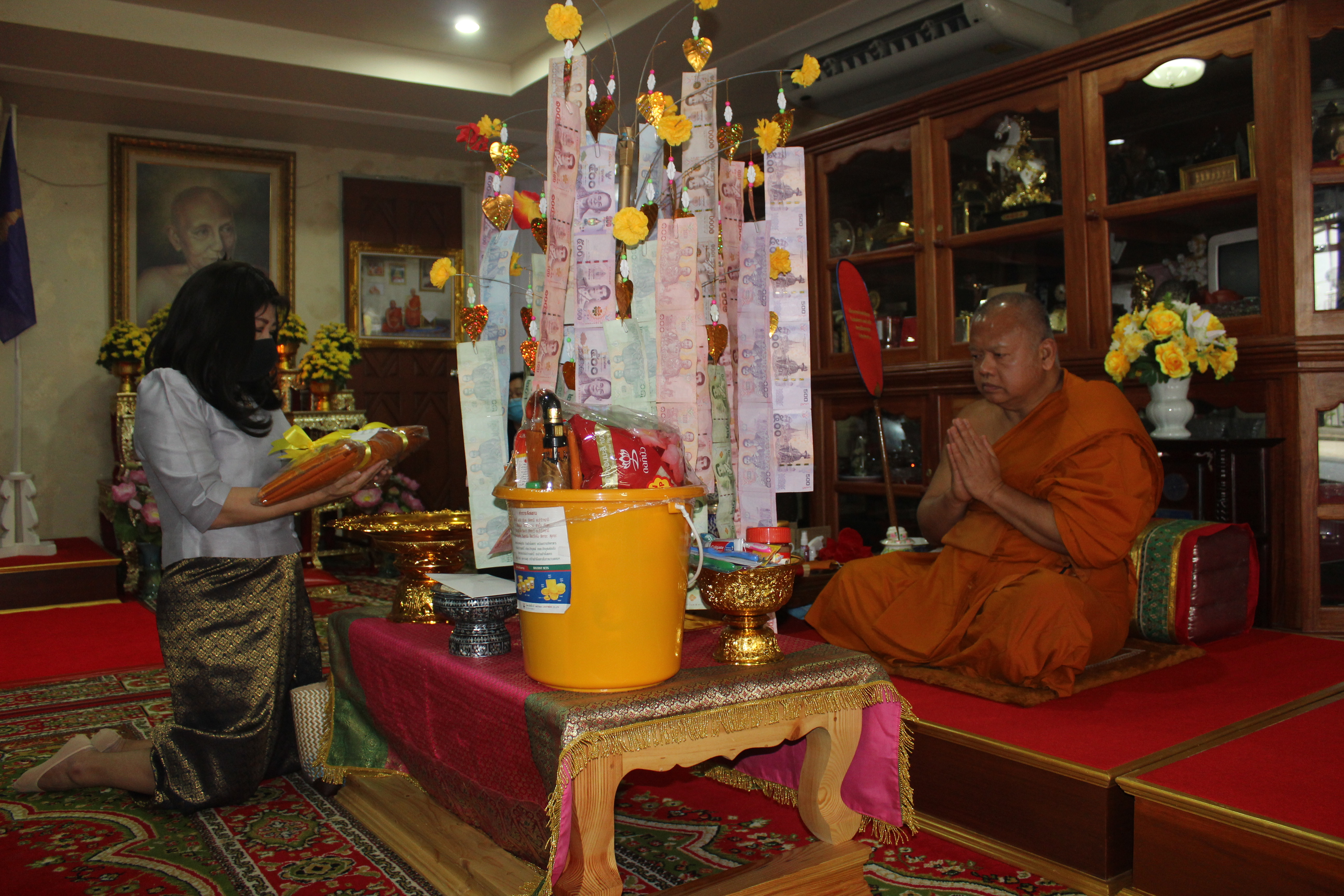 พช.ฉะเชิงเทรา ร่วมแบ่งปัน สร้างสรรค์สังคม ทอดผ้าป่าสมทบกองทุนพัฒนาเด็กชนบท