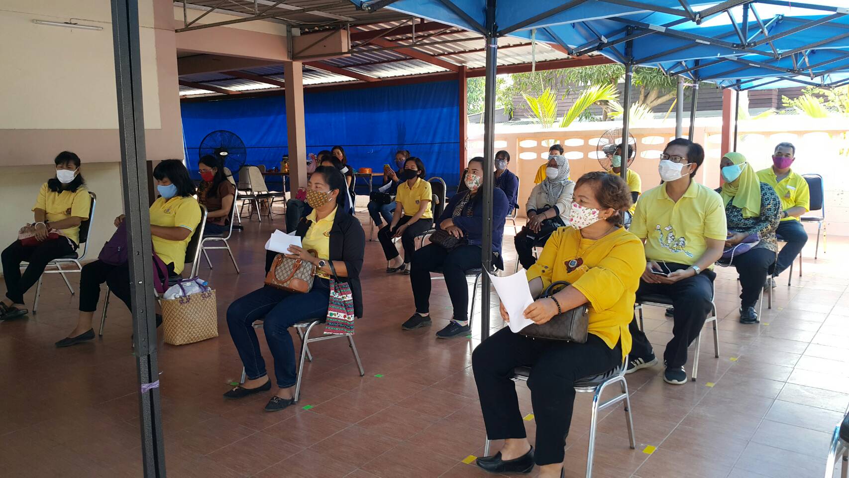 สมาชิกกองทุนพัฒนาบทบาทสตรีอบรมทำแอลกอฮอล์ลเจลสำหรับทำความสะอาดมือ รุ่นที่ 2 ณ บ้านพักพัฒนาการจังหวัดฉะเชิงเทรา