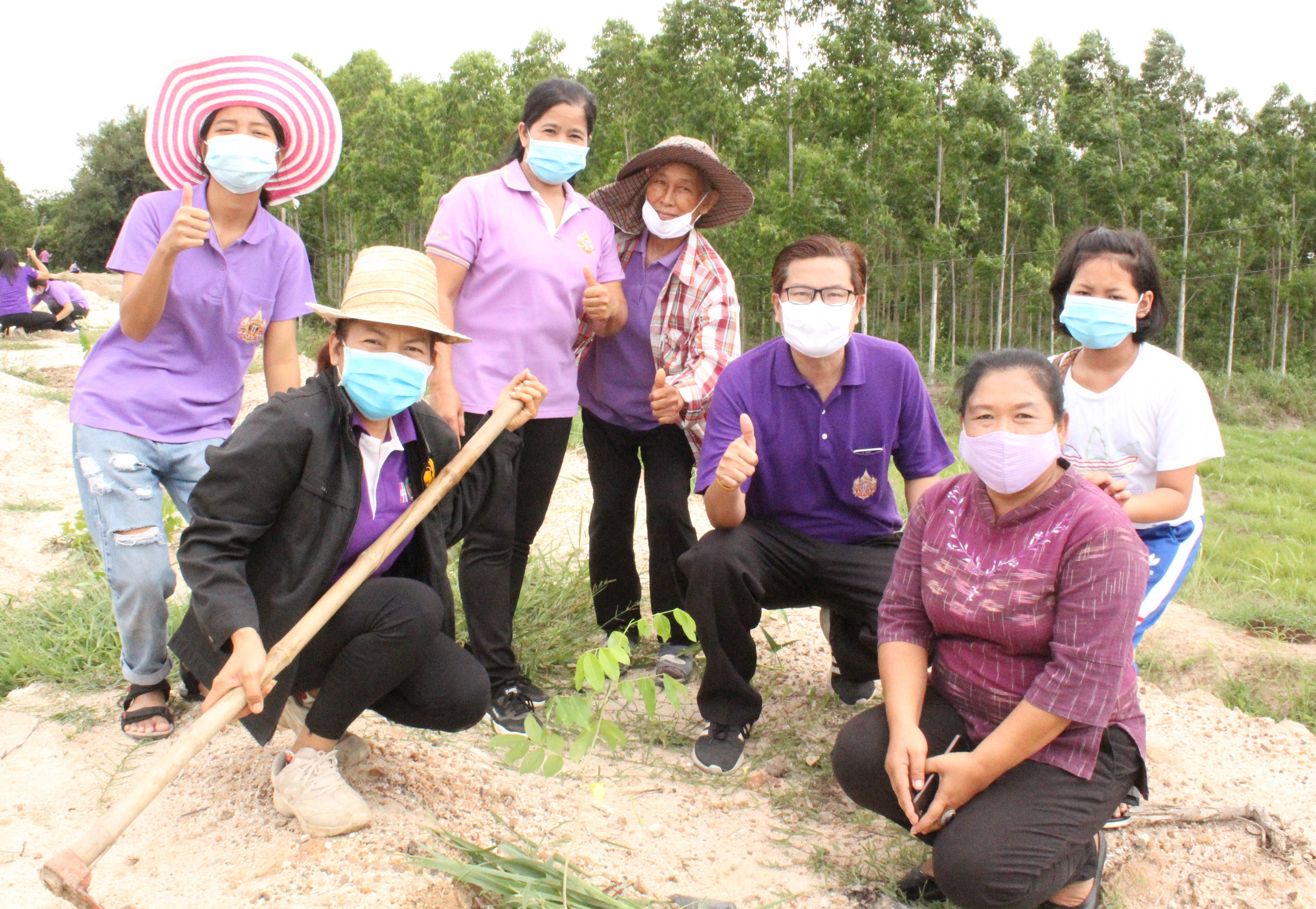 พช.ฉะเชิงเทรา ร่วมกับ พช.อำเภอแปลงยาว และคณะกรรมการพัฒนาสตรีจังหวัด ปลูกป่าเฉลิมพระเกียรติ สมเด็จพระนางเจ้าสุทิดา พัชรสุธาพิมลลักษณ พระบรมราชินี