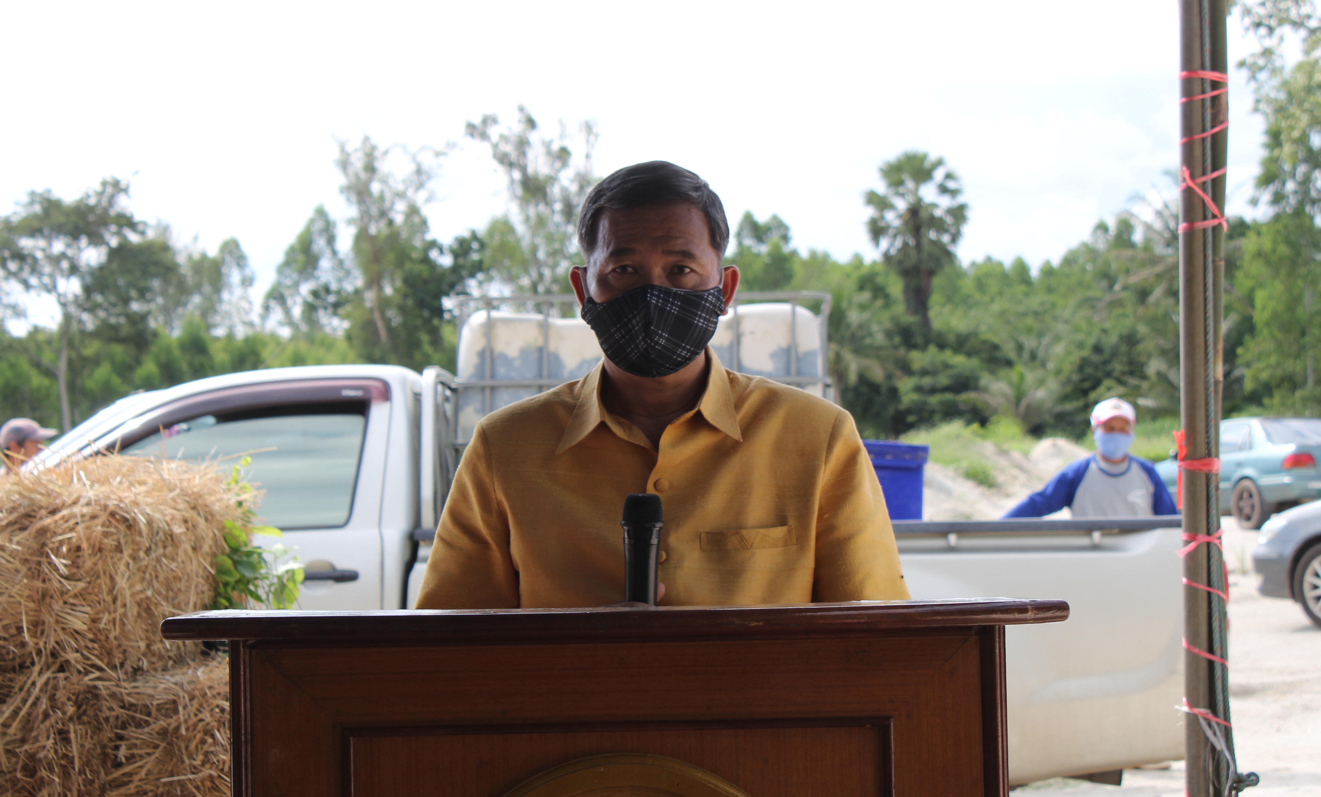 สำนักงานพัฒนาชุมชนจังหวัดฉะเชิงเทรา ผนึกความร่วมมือกับเครือข่ายศูนย์กสิกรรมธรรมชาติ เอามื้อสามัคคี ณ วัดโกรกแก้ววงพระจันทร์