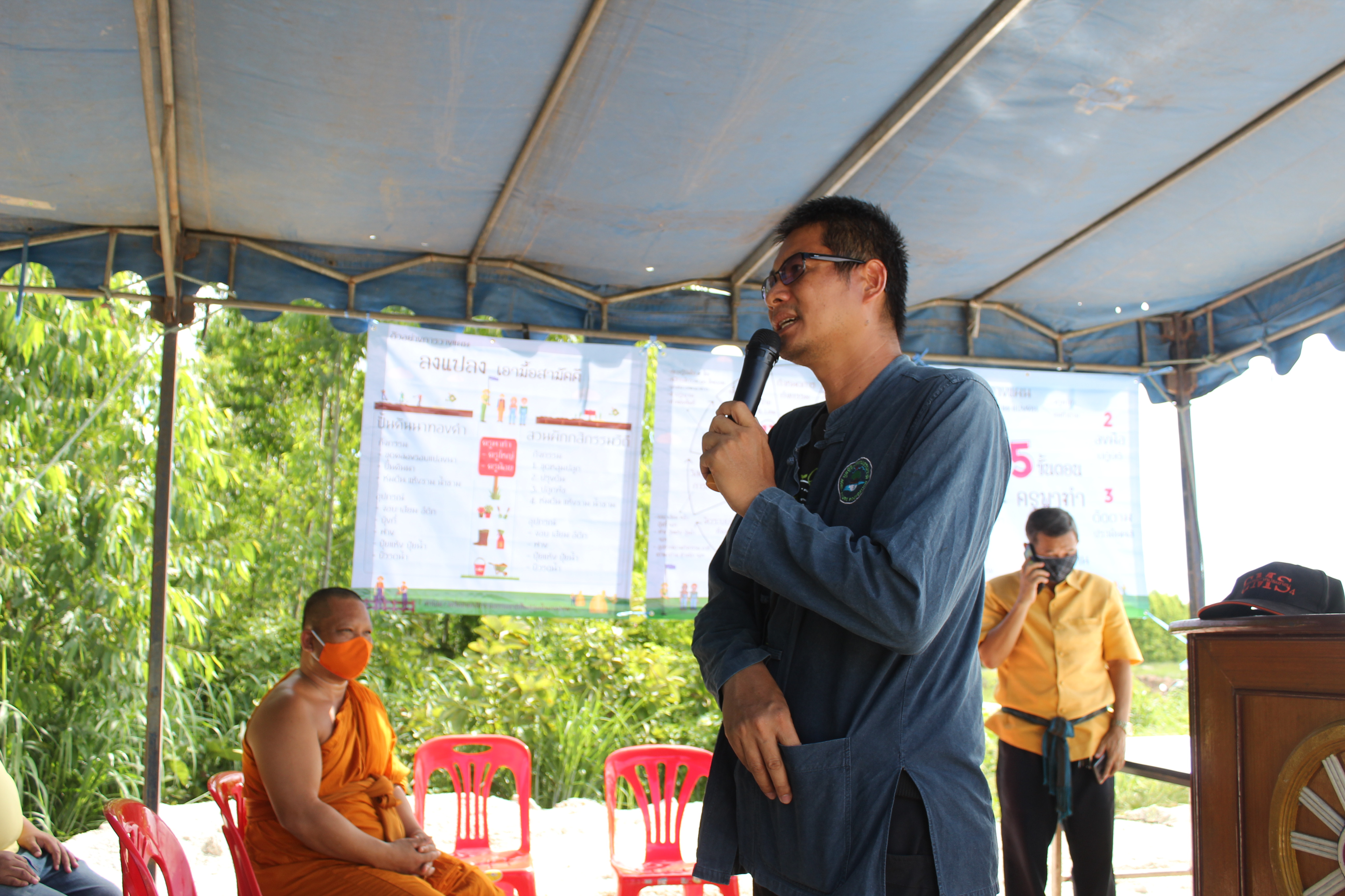 สำนักงานพัฒนาชุมชนจังหวัดฉะเชิงเทรา ผนึกความร่วมมือกับเครือข่ายศูนย์กสิกรรมธรรมชาติ เอามื้อสามัคคี ณ วัดโกรกแก้ววงพระจันทร์