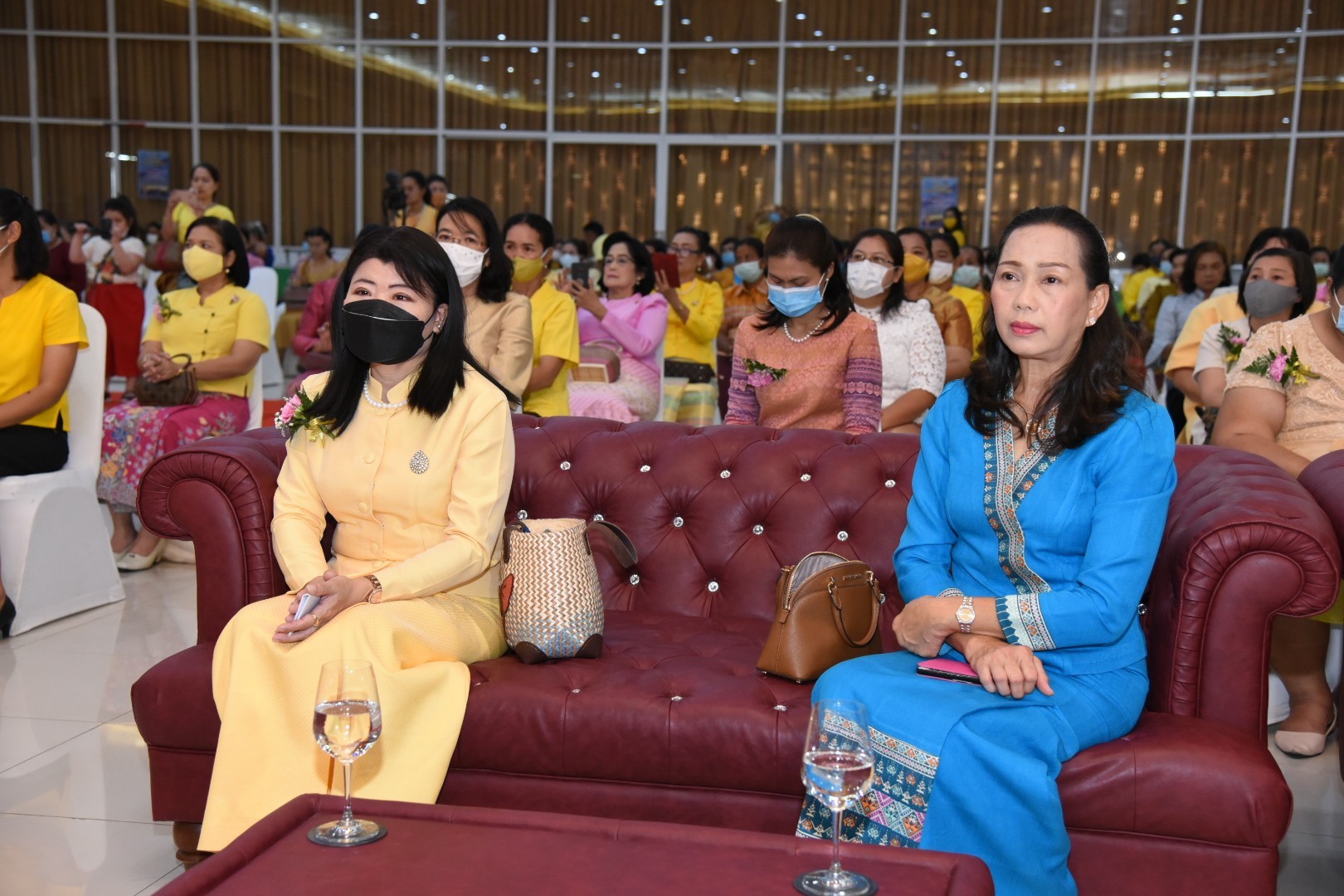 พช.แปดริ้ว ประกวดผ้า “สืบสาน อนุรักษ์ศิลป์ผ้าถิ่นไทย ดำรงไว้ในแผ่นดิน” และมอบเมล็ดพันธุ์ผักแก่สตรี ปลูกผักระยะที่ 2 สร้างวัฒนธรรมปลูกผักประจำครัวเรือน