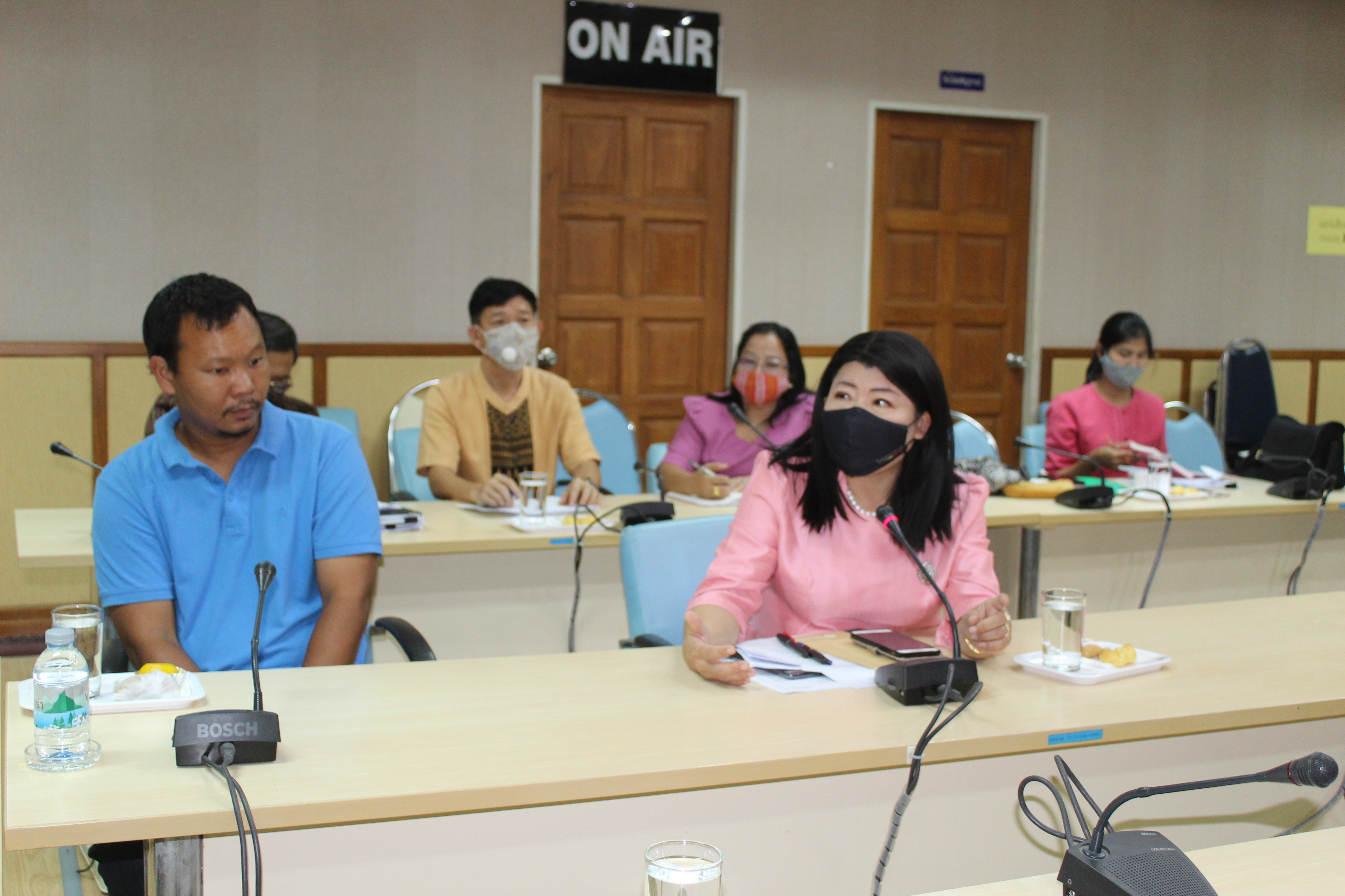 พช.ฉะเชิงเทรา ประชุมเพื่อวางแผนการดำเนินโครงการขับเคลื่อนพื้นที่ต้นแบบการพัฒนาคุณภาพชีวิต ตามหลักทฤษฎีใหม่ของพระบาทสมเด็จพระเจ้าอยู่หัว รัชกาลที่ 9 ประยุกต์สู่ “โคก หนอง นา โมเดล” ร่วมกับเครือข่ายศูนย์กสิกรรมธรรมชาติ และทีมอาสา