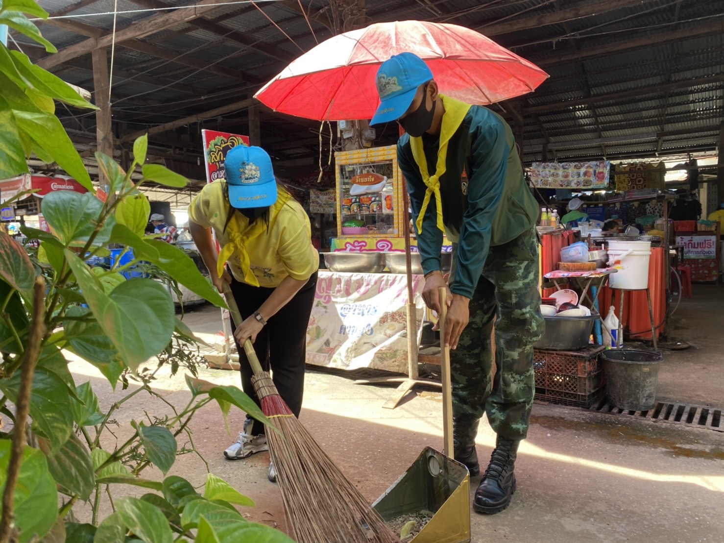 ข้าราชการ และประชาชนจิตอาสา ร่วมกิจกรรมจิตอาสาพัฒนา ปรับปรุงภูมิทัศน์ ในห้วงวันสมเด็จพระนารายณ์มหาราช และกิจกรรมจิตอาสาพัฒนาป้องกันโรคที่เกิดจากยุง