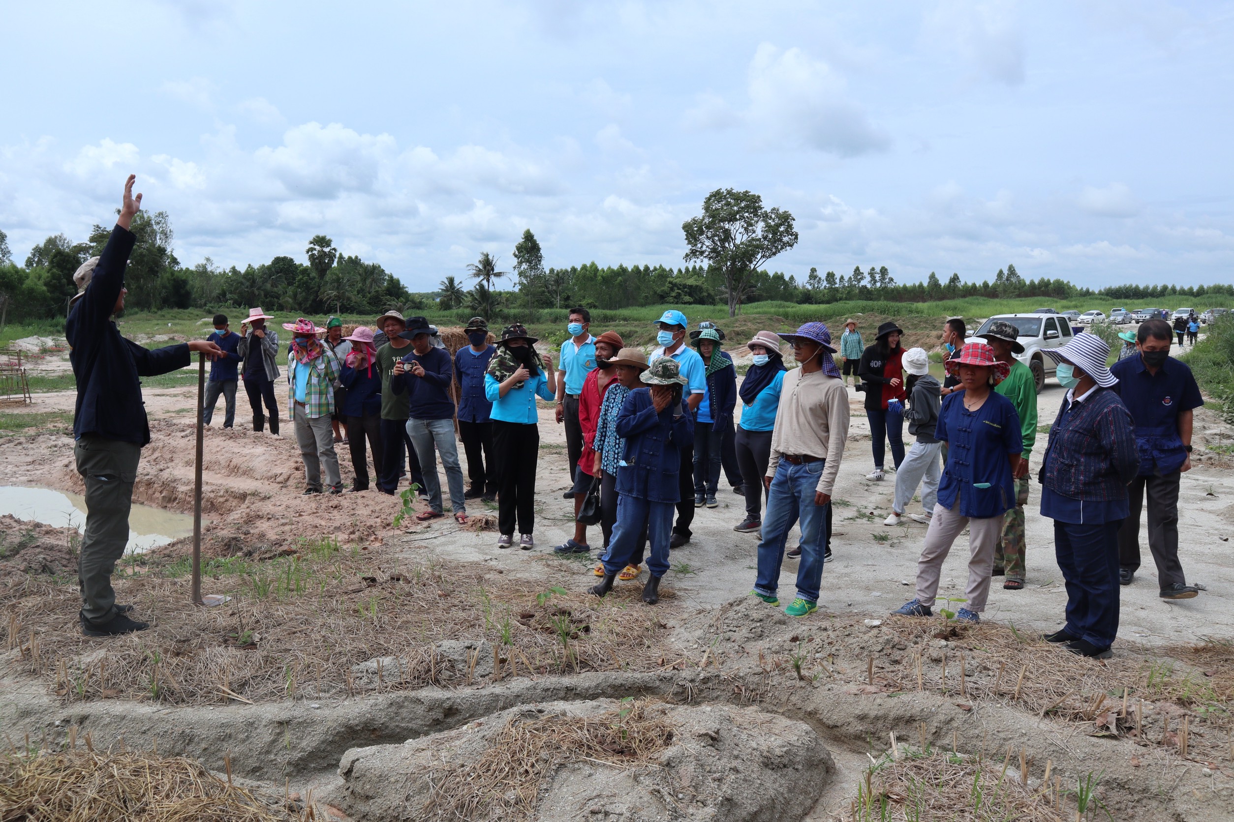 >>> พช.แปดริ้ว ขับเคลื่อนกิจกรรมเอามื้อสามัคคี ณ ชุมชนวัดโกรกแก้ววงพระจันทร์ <<<