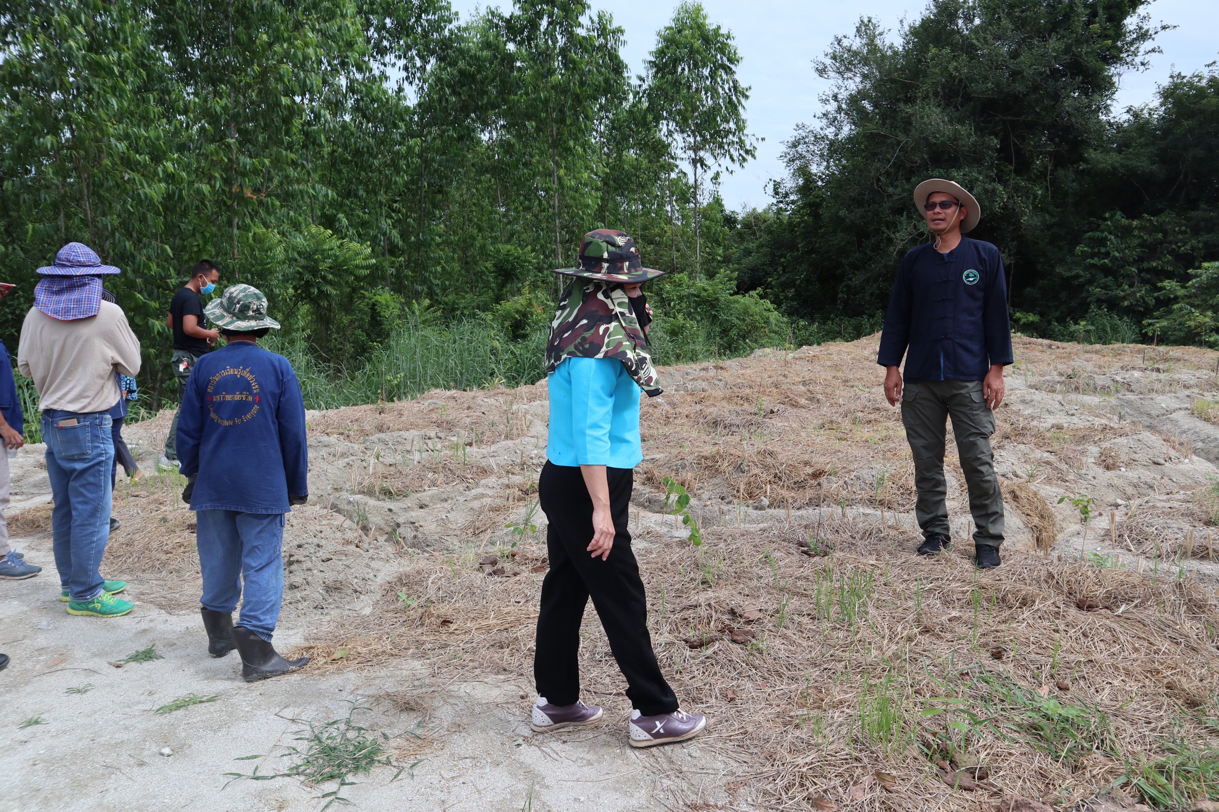 >>> พช.แปดริ้ว ขับเคลื่อนกิจกรรมเอามื้อสามัคคี ณ ชุมชนวัดโกรกแก้ววงพระจันทร์ <<<