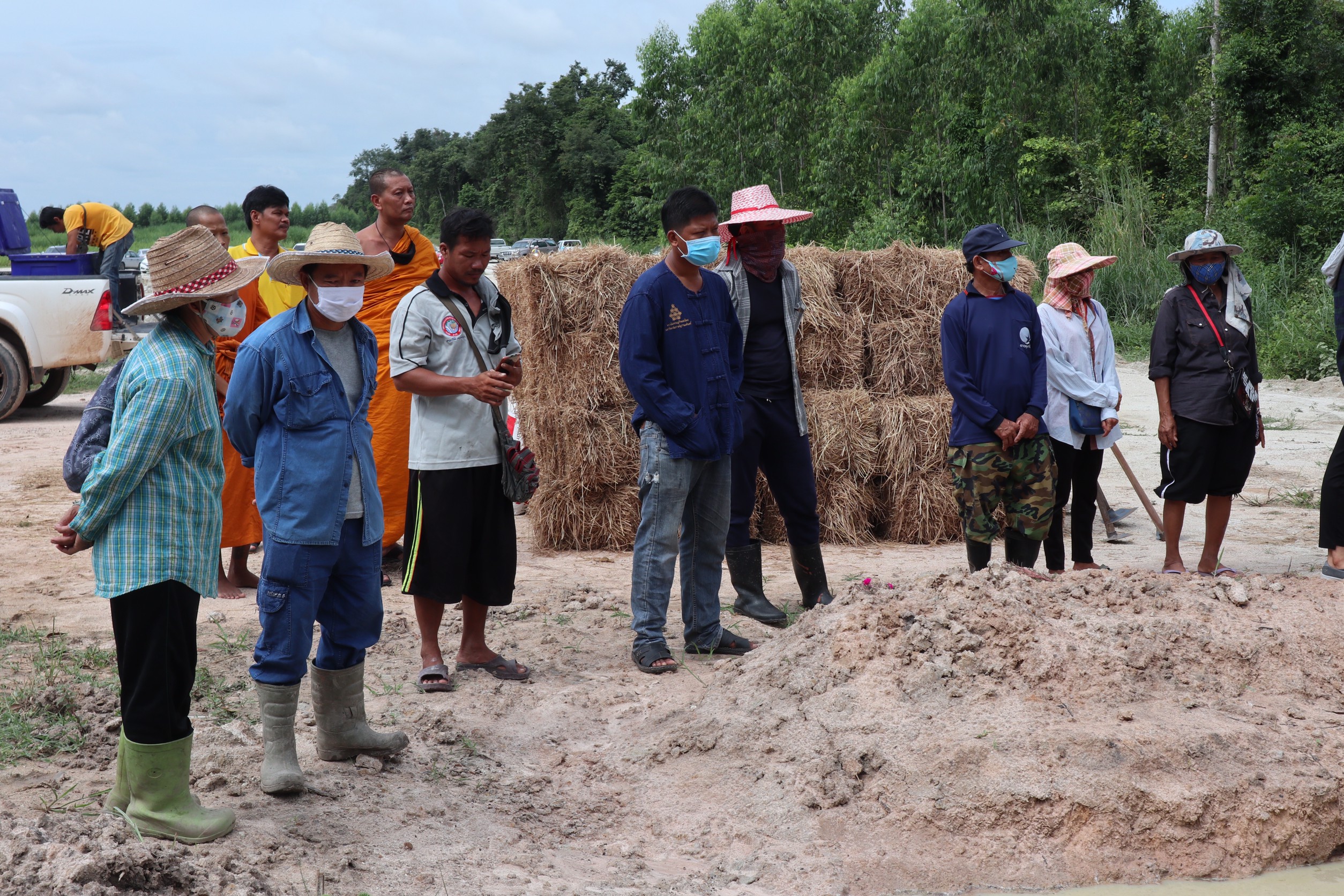>>> พช.แปดริ้ว ขับเคลื่อนกิจกรรมเอามื้อสามัคคี ณ ชุมชนวัดโกรกแก้ววงพระจันทร์ <<<