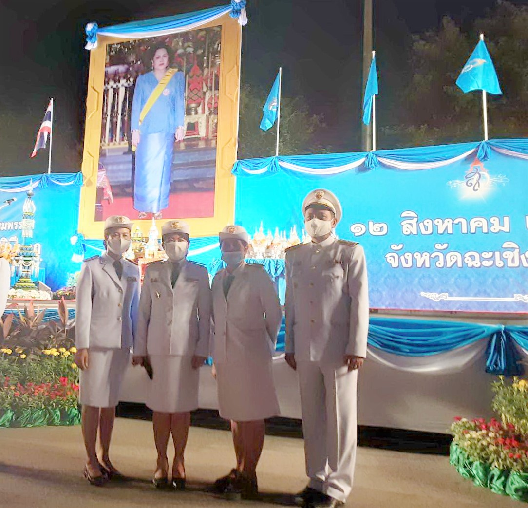 ??พัฒนาการจังหวัดฉะเชิงเทรา ร่วมพิธีวางพานพุ่มทอง พุ่มเงิน และจุดเทียนถวายพระพรชัยมงคล สมเด็จพระนางเจ้าสิริกิติ์ พระบรมราชินีนาถ พระบรมราชชนนีพันปีหลวง เนื่องในโอกาสวันเฉลิมพระชนมพรรษา 12 สิงหาคม 2563