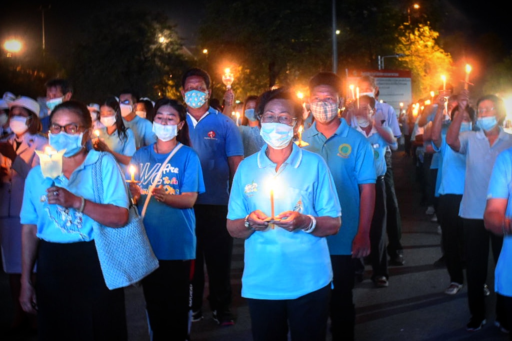 ??พัฒนาการจังหวัดฉะเชิงเทรา ร่วมพิธีวางพานพุ่มทอง พุ่มเงิน และจุดเทียนถวายพระพรชัยมงคล สมเด็จพระนางเจ้าสิริกิติ์ พระบรมราชินีนาถ พระบรมราชชนนีพันปีหลวง เนื่องในโอกาสวันเฉลิมพระชนมพรรษา 12 สิงหาคม 2563