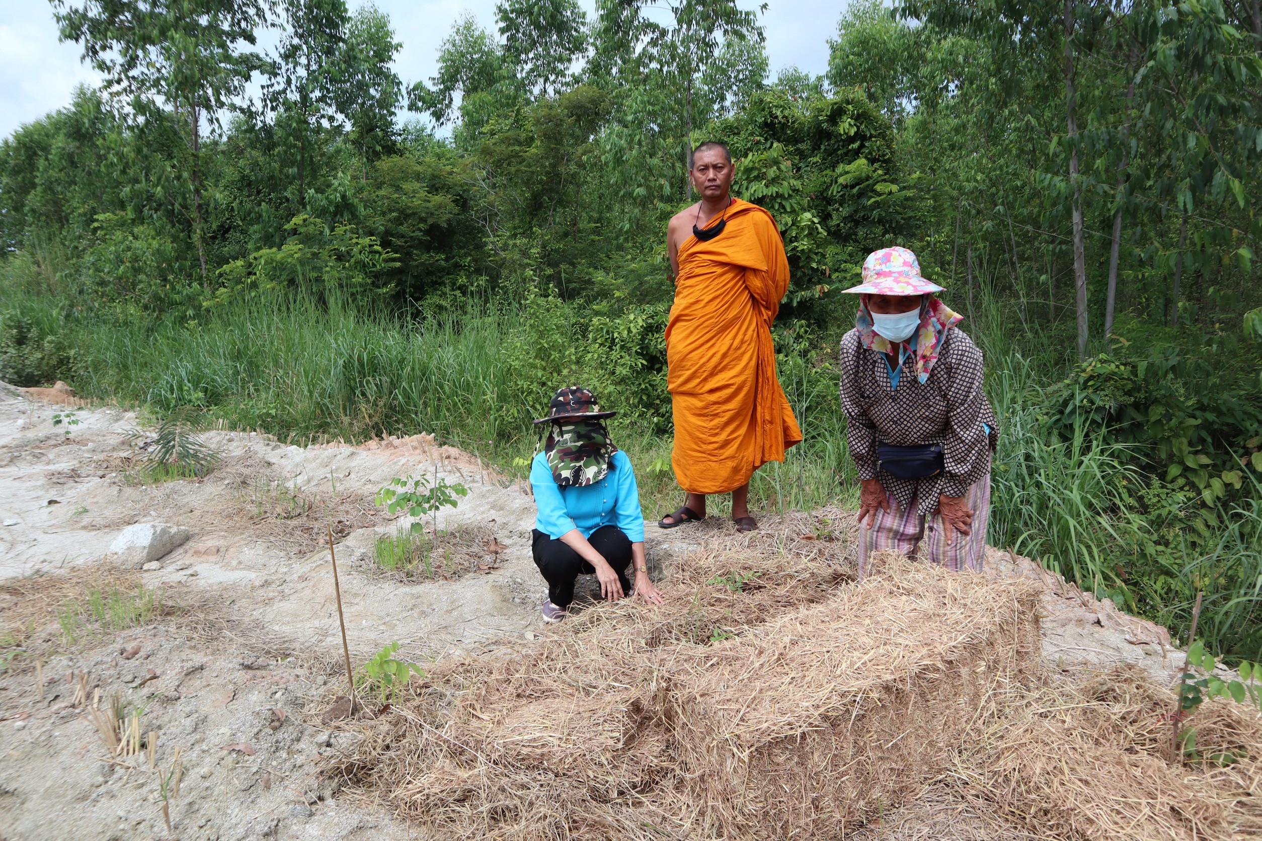 >>> พช.แปดริ้ว ขับเคลื่อนกิจกรรมเอามื้อสามัคคี ณ ชุมชนวัดโกรกแก้ววงพระจันทร์ <<<
