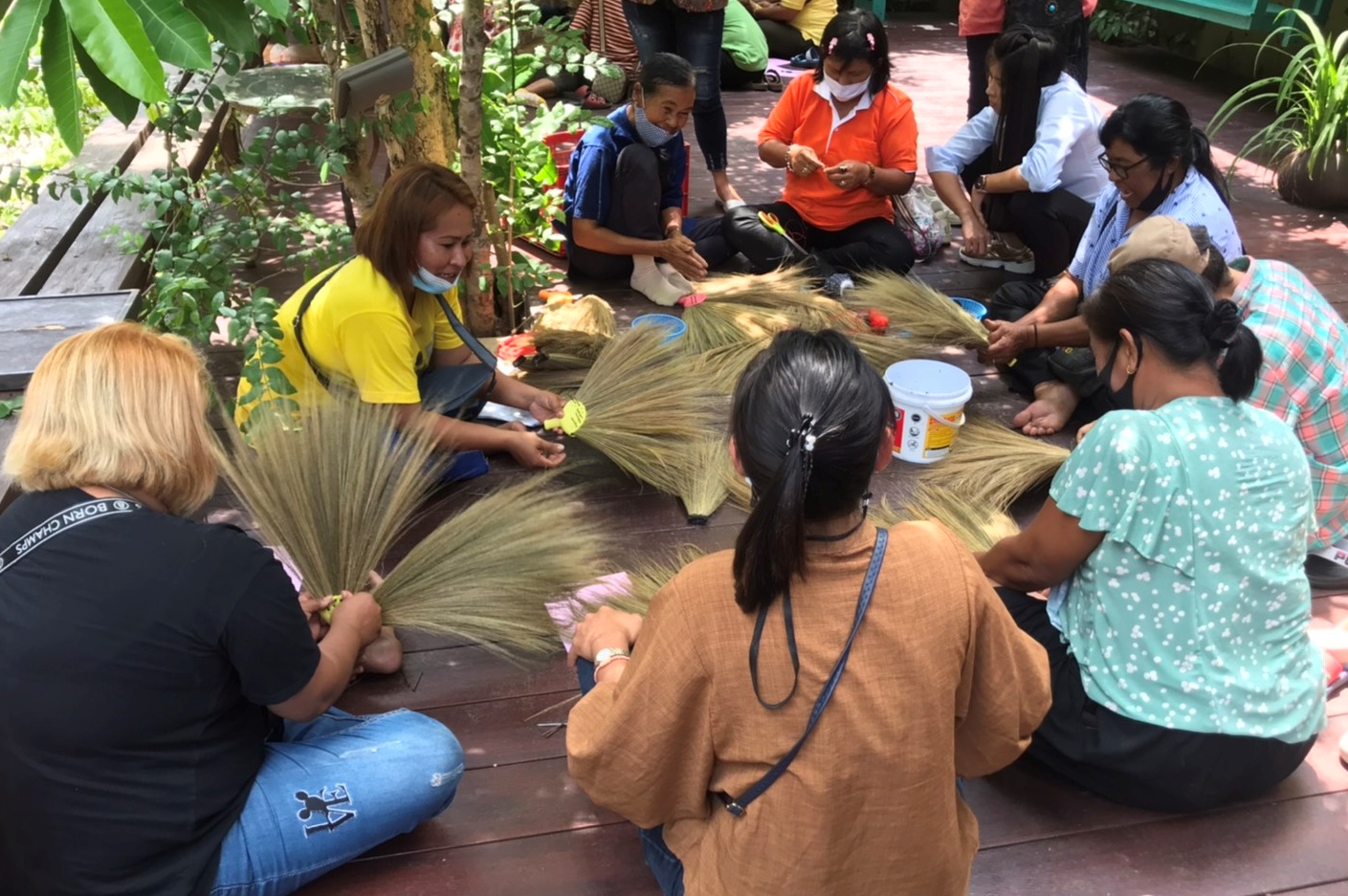 ??‍?ส่งเสริมทักษะอาชีพแก่สตรี เพื่อบริหารจัดการหนี้ ให้แก่ลูกหนี้ที่ค้างชำระกองทุนพัฒนาบทบาทสตรี ?